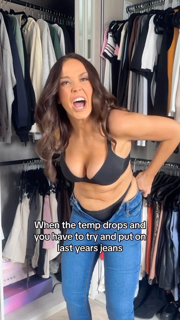 のインスタグラム：「Happy autumn bitches... 😂🍁 May the odds be in your favour.」