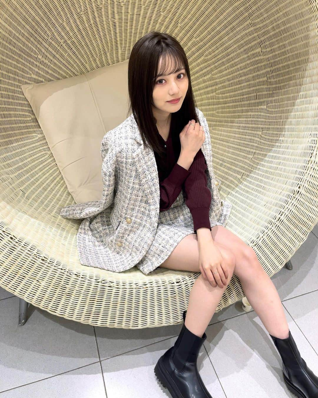 tomoさんのインスタグラム写真 - (tomoInstagram)「⁡ ⁡ @naturalbeautybasic_official の展示会で頼んだセットアップ可愛すぎる件🩵 ⁡ ⁡ ⁡ #naturalbeautybasic #nbb #セットアップ #セットアップコーデ #ツイードジャケット #ツイードスカート #ツイードセットアップ」10月14日 21時23分 - _tomo620_