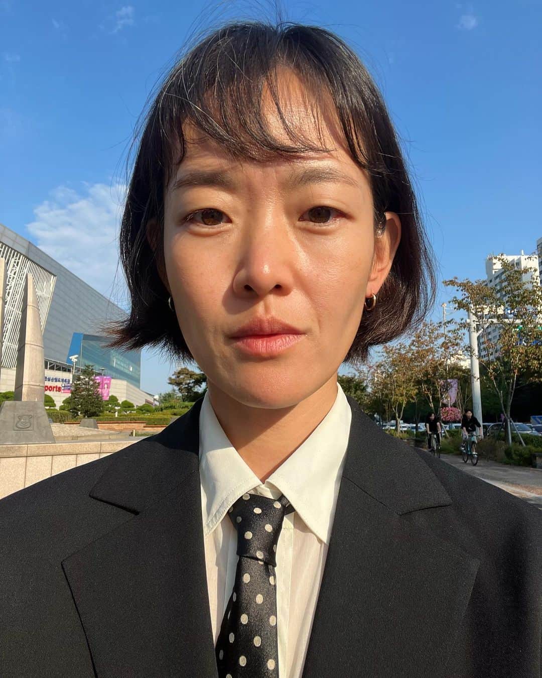 のインスタグラム：「그러니까, 동생이 시집가는 게 그게 언니로서 이상한 맘이더라니까 ☺️🫶🏻 베프 동생 결혼식, 베프(어머님 아님 주의), 베프와 파트너 토마스, 그리고 오늘의 주인공 💛」