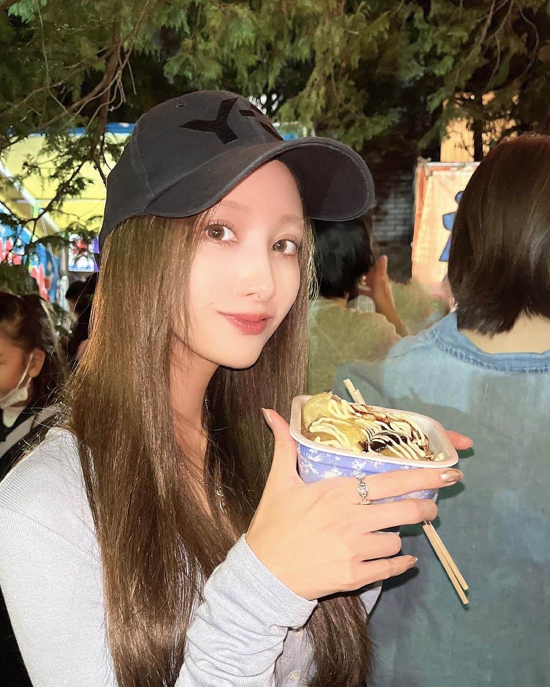 浅香ななみのインスタグラム：「. じゃがバターは大好物 ハチ連れて帰ってきた🩵 . .」