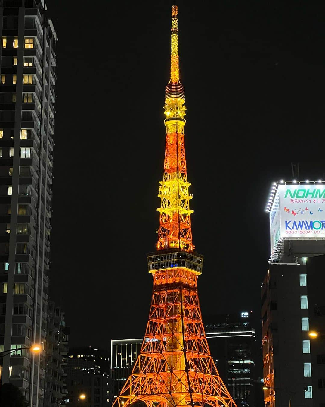 本間昭光のインスタグラム：「東京タワーの通常照明も 秋冬モードに。」