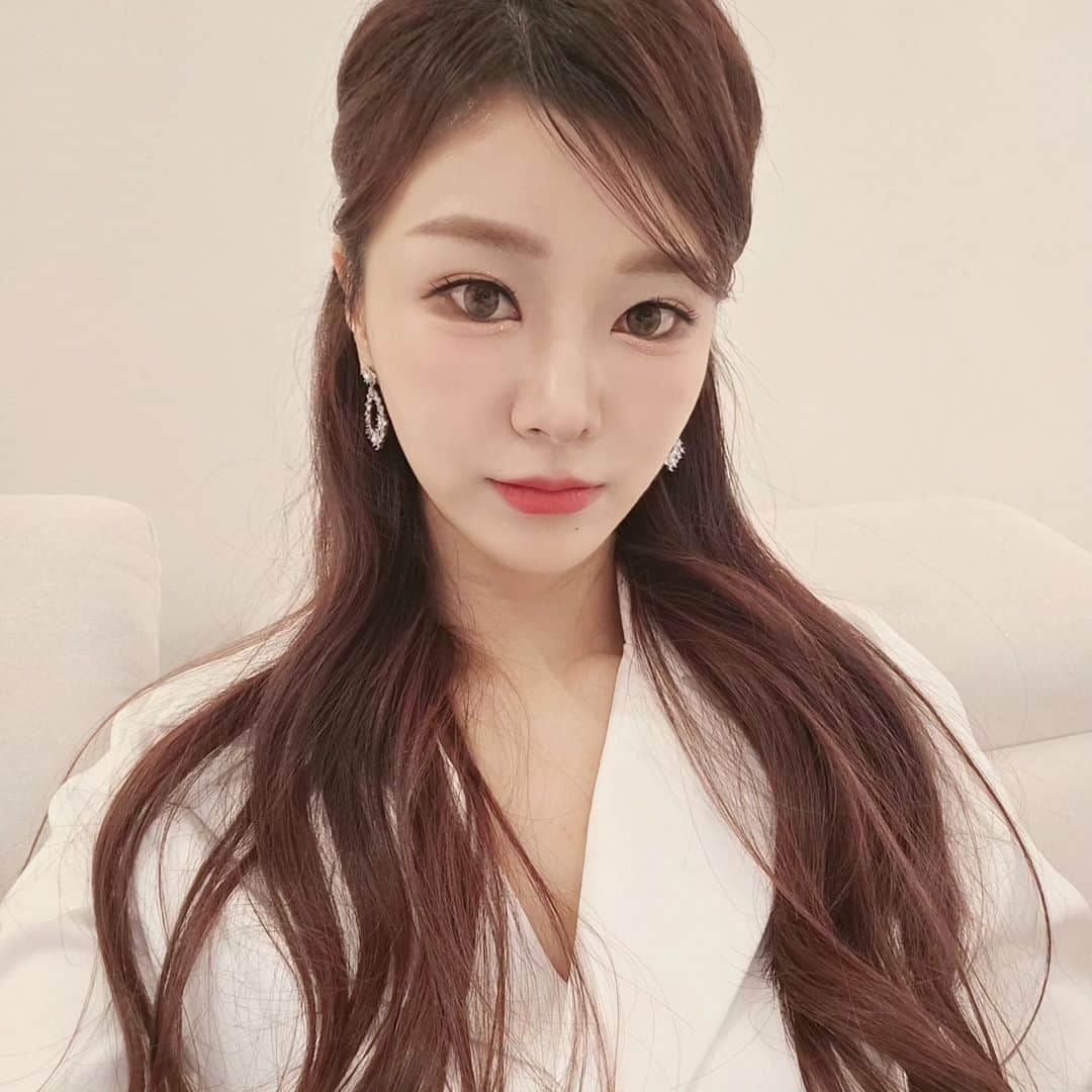 キム・スヒョンさんのインスタグラム写真 - (キム・スヒョンInstagram)「오랜만에 인호오빠랑! 라오킹 4주년 유저감사회💐」10月14日 21時34分 - suhyeonkim