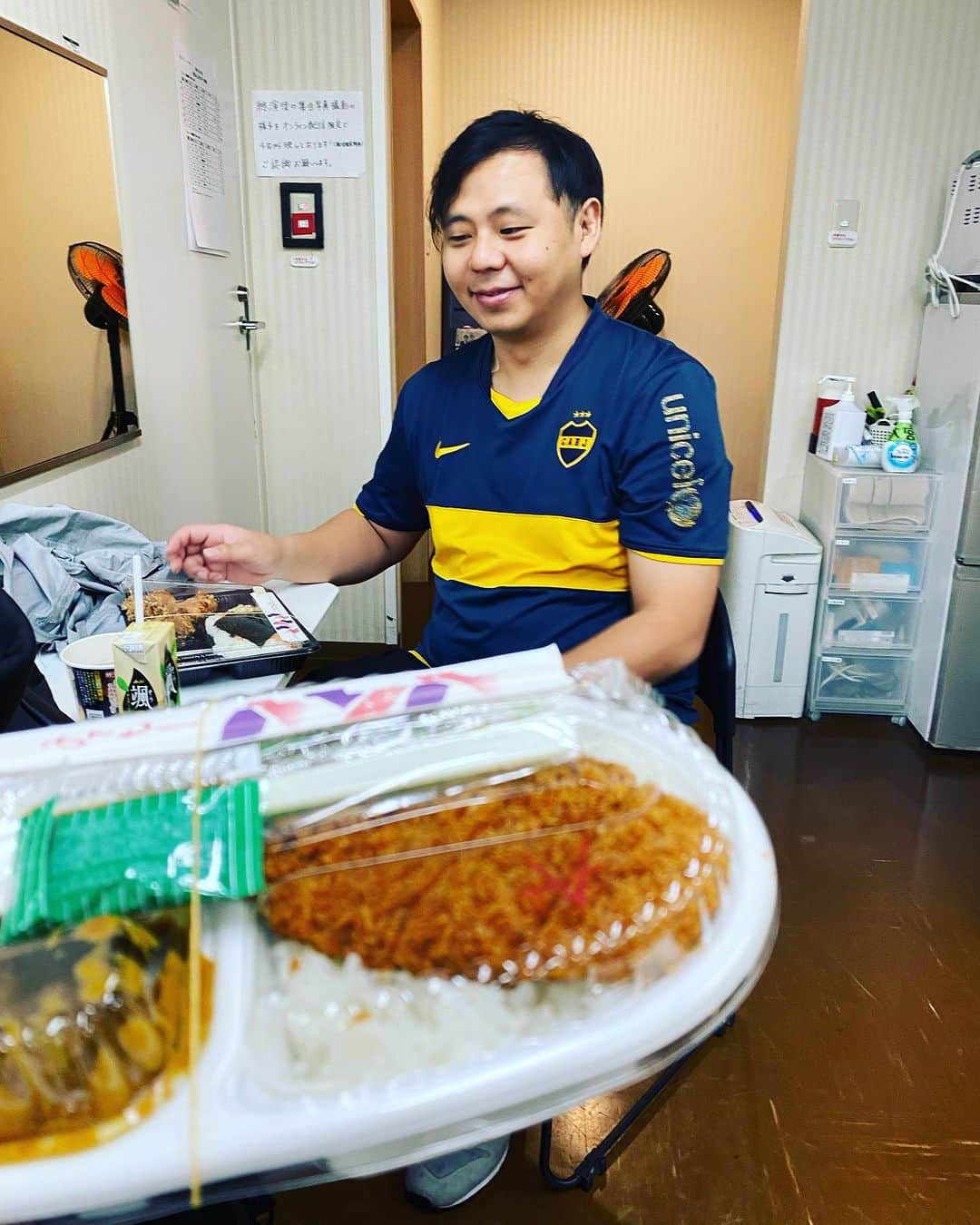 別府貴之のインスタグラム：「益田さんカレーごちそうさまでした😋 ムゲンダイフェスの時に漫才した時のお礼ですって！！ いやこちらこそありがとうございましたですー🙇‍♀️🙇‍♀️」