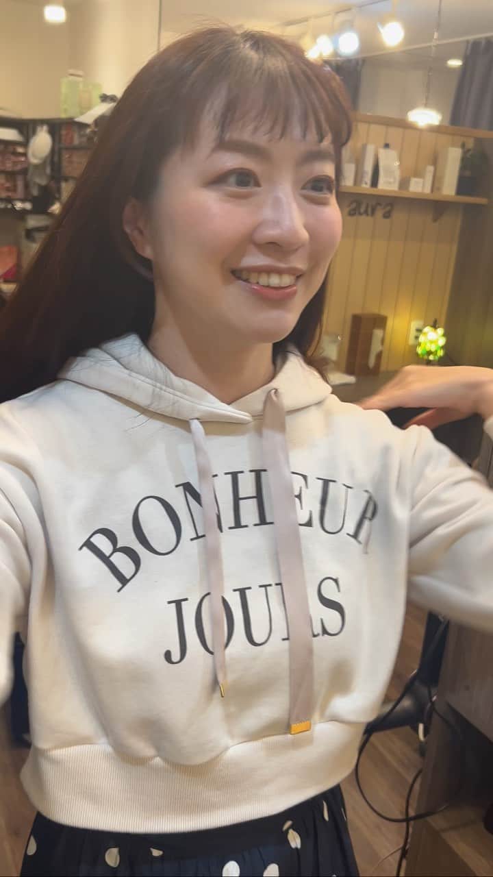 湯浅知里のインスタグラム：「♡♡ . . アップルティーカラー可愛いよ〜🥺🍎 . 水戸さんのヘッドスパ🧖‍♀️ 指圧最高🙌気持ちよくて癒される🌿 . 店長の藤原さんいつも褒めてくれるから嬉しい🫢 これからも頑張る‼︎」