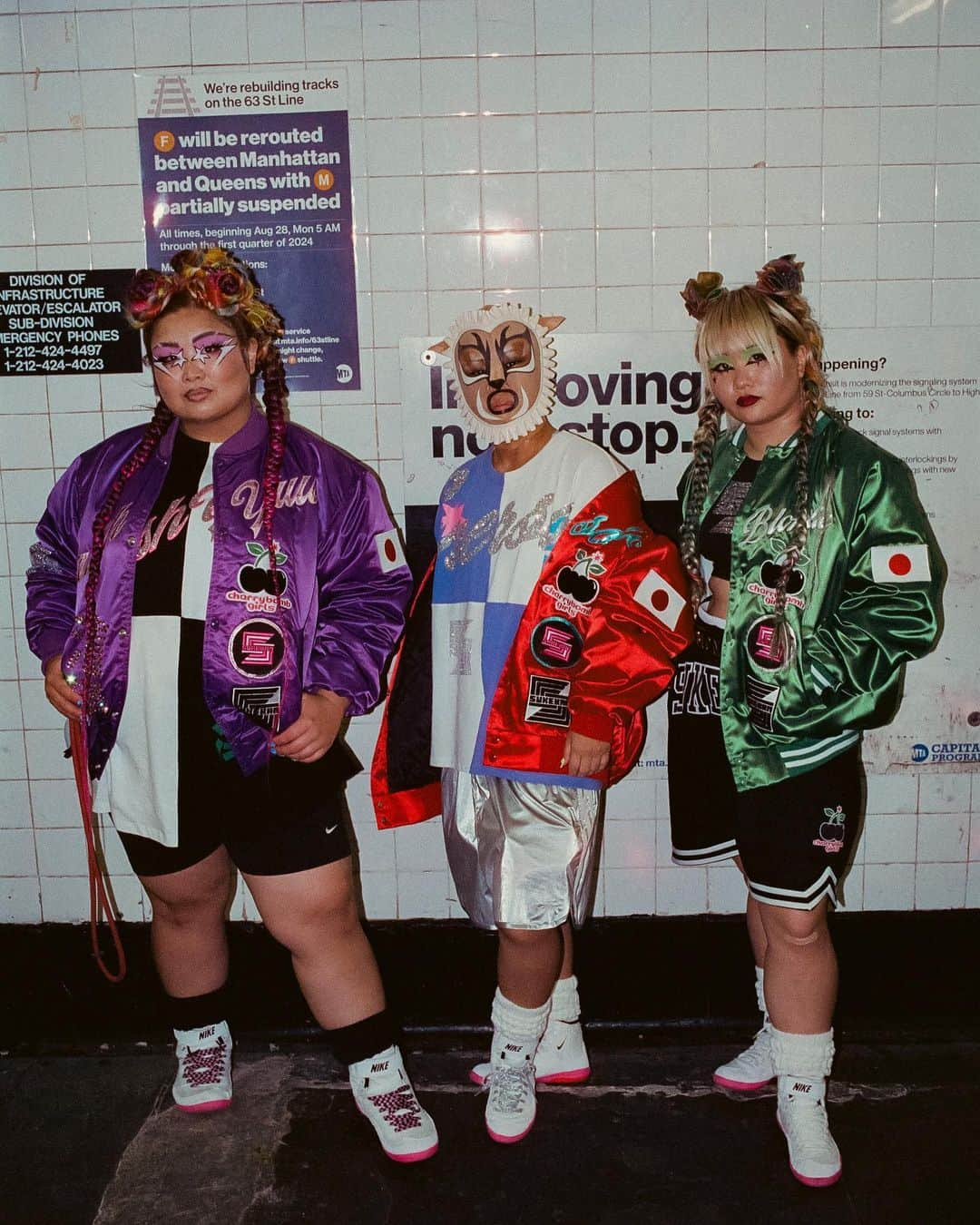 オランピアルタンのインスタグラム：「The Cherry Bomb Girls! 🍒💣 @sukeban_world 📸 of the girls by @jirokonami #thisissukeban #crushyuu #supersonic #rikoblondie」