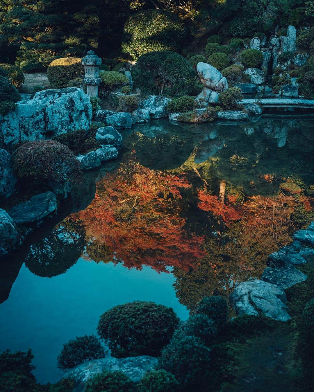 清水寺のインスタグラム：「SPECIAL VIEWING OF THE JOJUIN GARDEN | 秋の成就院庭園特別公開  -Dates: November 18 (Sat) – November 30 (Thu) -Hours: Day Viewing: 9:00 a.m. – 4:00 p.m. (last entry), Night Viewing: 6:00 p.m. – 8:30 p.m. (last entry) -Admission fee: Adult: 600 yen / Elementary and junior high student: 300 yen *An admission fee is required to enter the temple grounds. *No reservations required. *Click here for details   [ THE EVENING SPECIAL VISIT autumn 2023 ] -Dates: November 18 (Sat) – November 30 (Thu) *Click here for details  実施期間：11月18日（土）～11月30日（木） 拝観時間：午前9時～午後4時（受付終了）／午後6時～午後8時30分（受付終了） 拝観料：大人600円、小・中学生300円（入山料は別途必要です）」