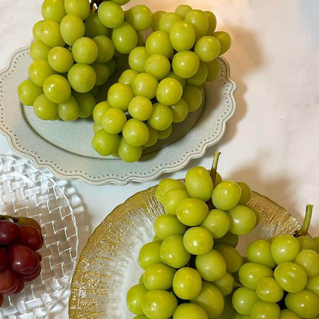 まりあのインスタグラム：「間違いなくぶどうを 人生で1番食べた年…🍇🤍  #ナガノパープル #シャインマスカット」