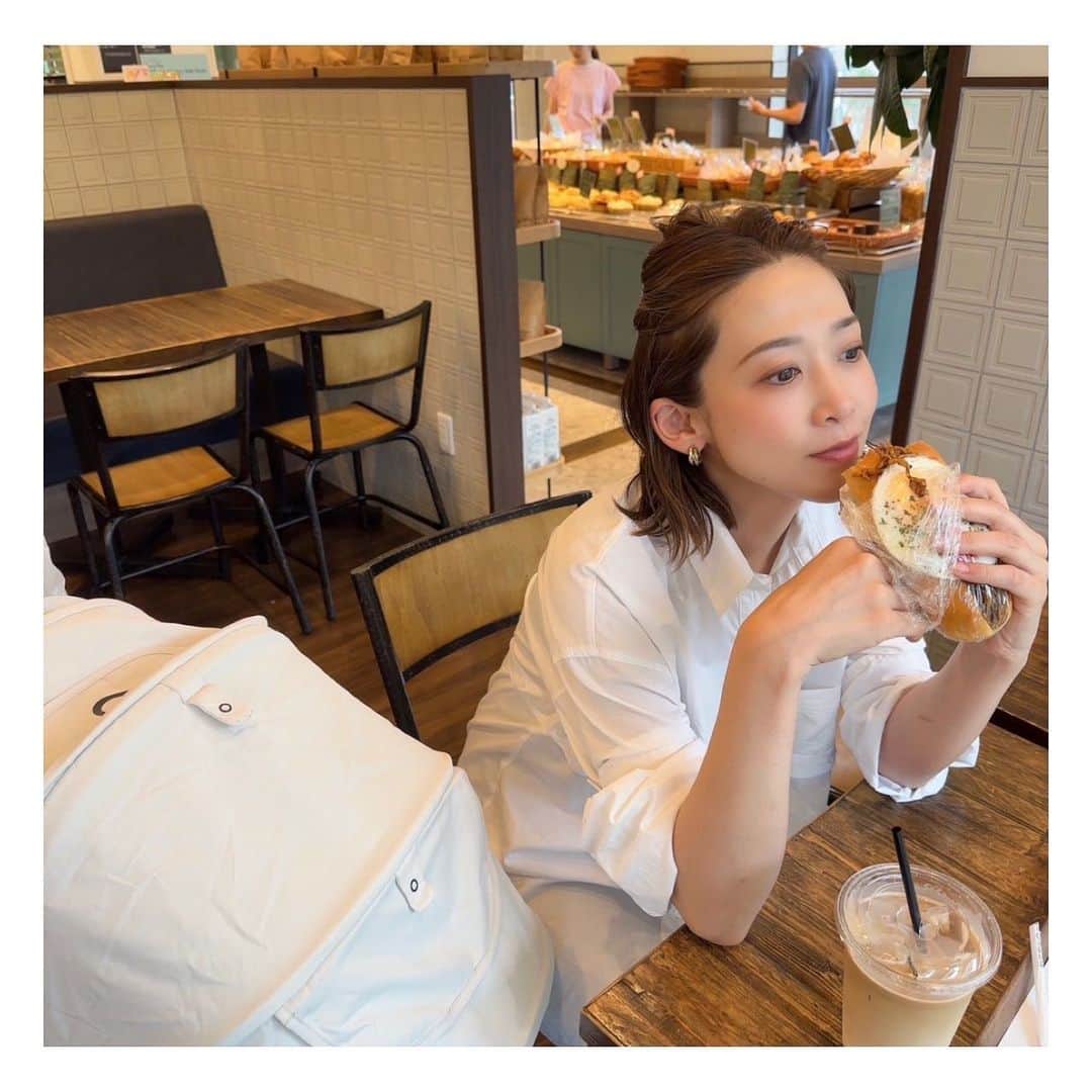 龍真咲さんのインスタグラム写真 - (龍真咲Instagram)「おでかけ👶🐶🩵❤️ 焼きそばパン ガッツリ 炭水化物✖︎炭水化物 ケーキも食べる 今は体力勝負なので！！ 😂 自分の機嫌とうまく付き合いつつ。。 バランスを取りつつ。。 大事なことです💡  #赤ちゃんのいる生活  #寝かしつけ中　👶🌟💤 #子守唄」10月14日 21時37分 - masaki_ryu