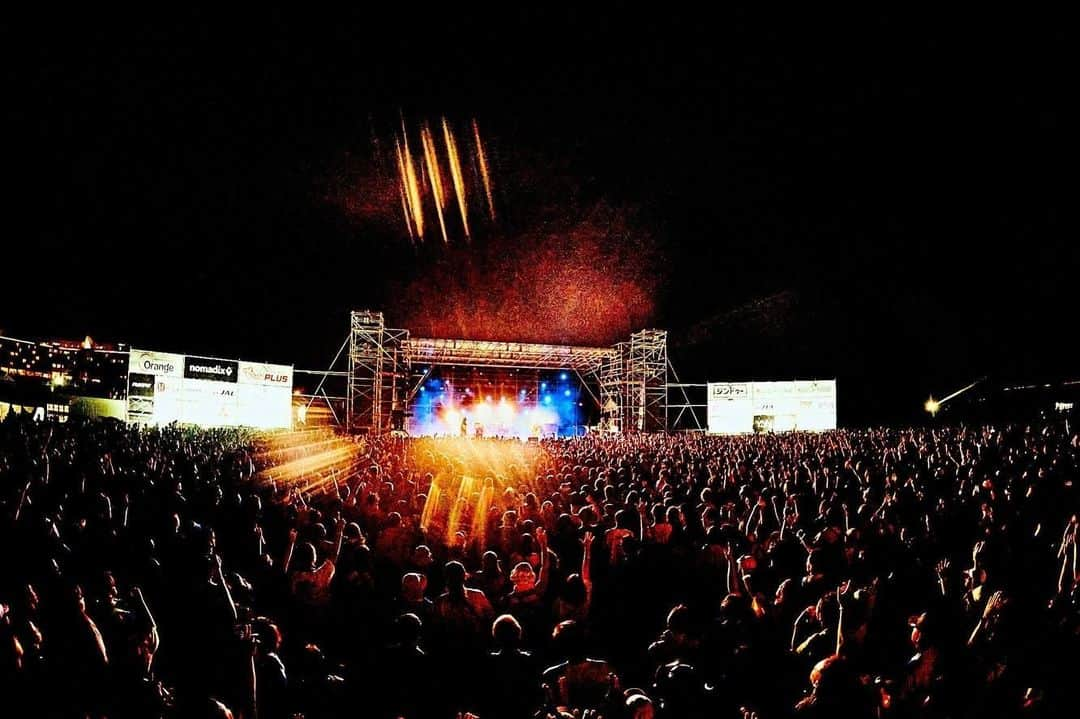 近藤洋一（サンボマスター）さんのインスタグラム写真 - (近藤洋一（サンボマスター）Instagram)「【MIYAKO ISLANDS ROCK FESTIVAL2023】ありがとうござましたー！あれ？宮古島来た事あったっけ？ってくらいホームの雰囲気で迎えてくれて感激でした。今日また一つ、大切な場所が増えました。必ず帰ってくるから、また皆で騒ごうぜー！  #宮古島 #宮古ロック #宮ロック #miyakorockfes #サンボマスター  photo by @hamanokazushi」10月14日 21時50分 - yoichi_kondo_sambomaster