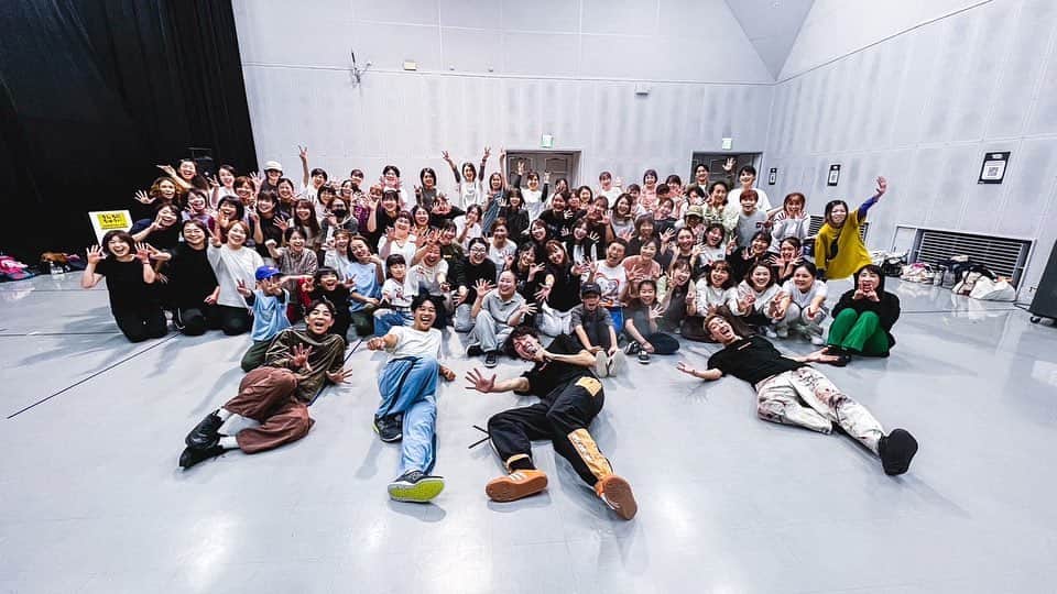 のインスタグラム：「Workshop 広島公演　  ご参加いただいた皆様 ありがとうございました‼️  入門クラス　写真1枚目 TRASH TALK feat.Novel Core   経験者クラス　写真2枚目 Charge It /Michaël Brun, Masego, Jozzy and Bayka  牡蠣パワーでめちゃくちゃ楽しく踊れました🔥  最高のひとときをありがとうございました！  #シッキン #シットキングス #シッキンWS #ダンス #dance」