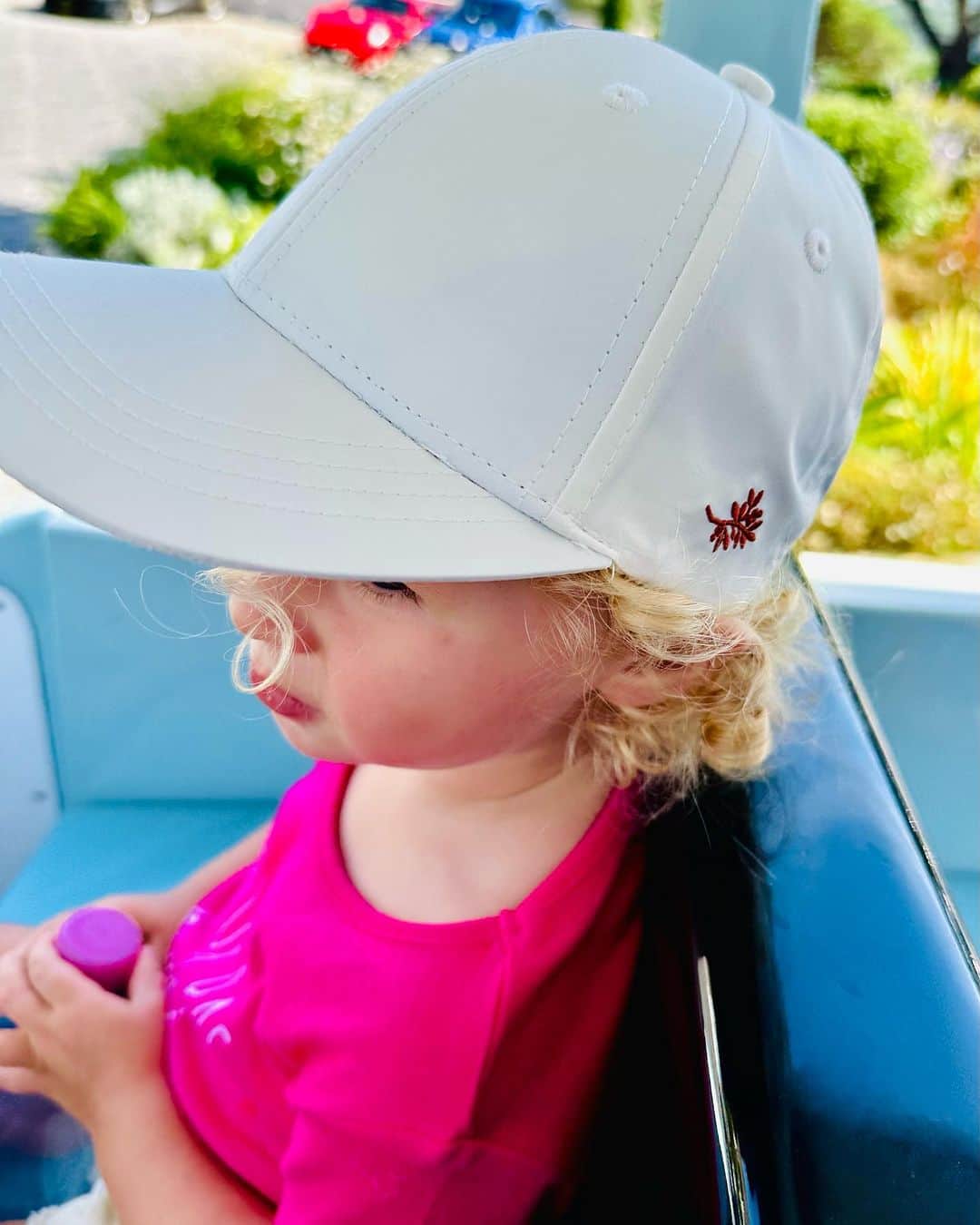 オフェーリ・ムニエのインスタグラム：「✌🏻 #2ans #mafille #joyeuxanniversaire #jtm 🥰💕」
