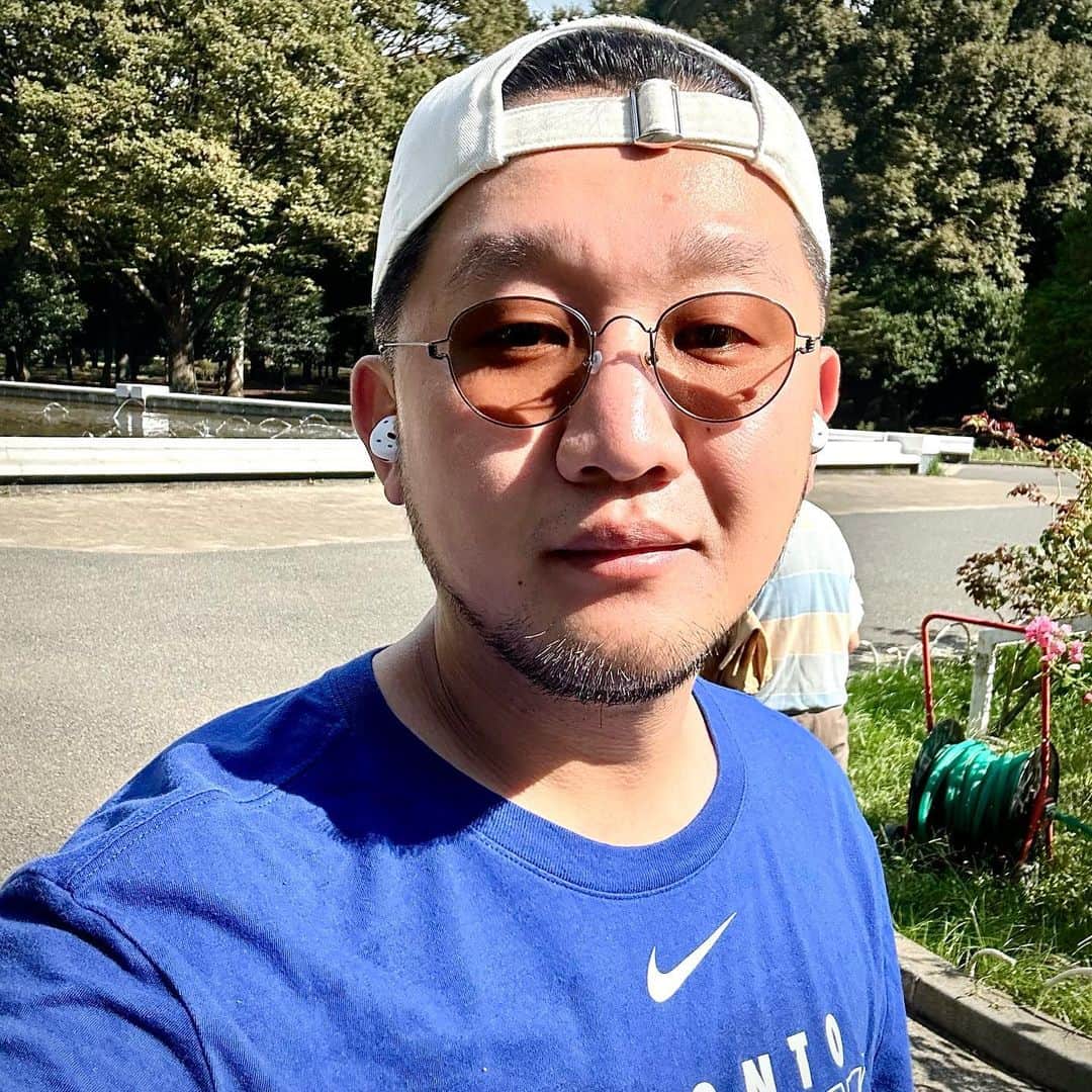 パク・ヨンインのインスタグラム：「여기도 이제는 정말 완연한 가을이네요. 모두들 환절기 감기 조심하세요. 너무너무 보고싶어요.」