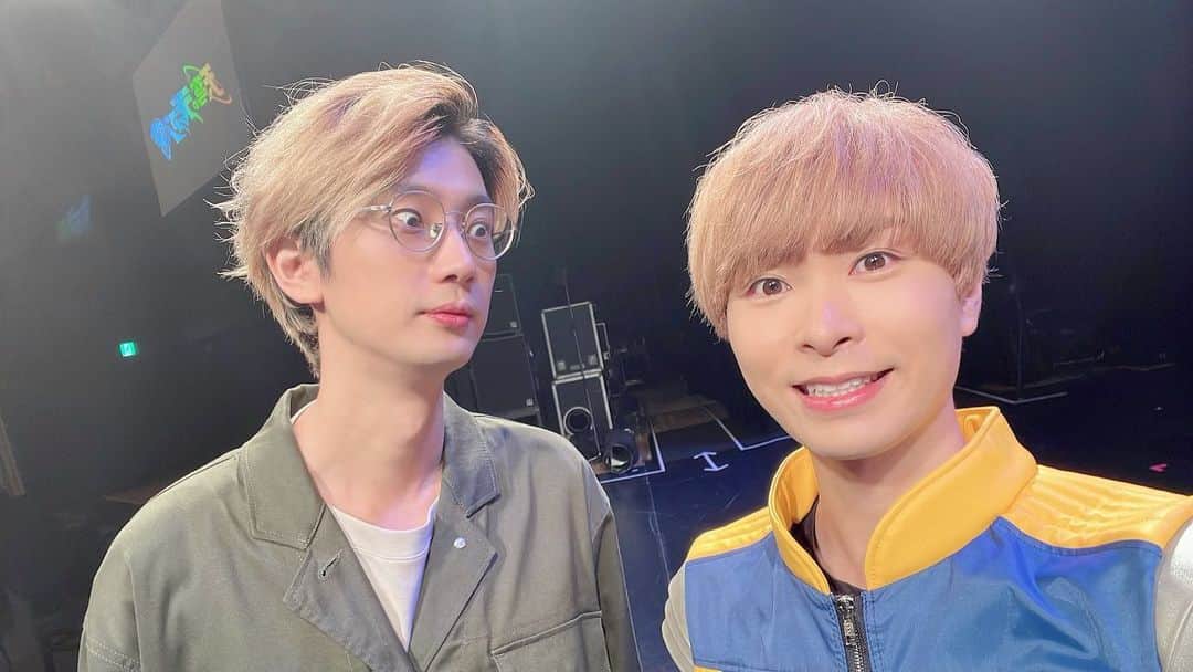 上村祐翔さんのインスタグラム写真 - (上村祐翔Instagram)「「天穹のラビアス」Aチーム✨ 素敵な役者さんが揃った和やかな座組でした！ご一緒できて嬉しかったなあ。  日野未来という役どころを任せていただけたのも含めて、素敵な20代最後のリーディングライブとなりました！ 終わってしまうの寂しいですが、明日のBチームもぜひ見届けてください🫡  ちょいちょい見切れてる人面白い😏 吉野さんとは公演後の晴れやかな笑顔で！ 座長は相変わらずデカくて怖くて優しい！ 思い出たくさん✨ お疲れ様でした🫡」10月14日 21時49分 - u_yuto.pan