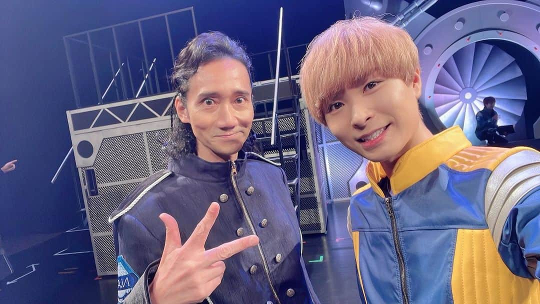 上村祐翔さんのインスタグラム写真 - (上村祐翔Instagram)「「天穹のラビアス」Aチーム✨ 素敵な役者さんが揃った和やかな座組でした！ご一緒できて嬉しかったなあ。  日野未来という役どころを任せていただけたのも含めて、素敵な20代最後のリーディングライブとなりました！ 終わってしまうの寂しいですが、明日のBチームもぜひ見届けてください🫡  ちょいちょい見切れてる人面白い😏 吉野さんとは公演後の晴れやかな笑顔で！ 座長は相変わらずデカくて怖くて優しい！ 思い出たくさん✨ お疲れ様でした🫡」10月14日 21時49分 - u_yuto.pan