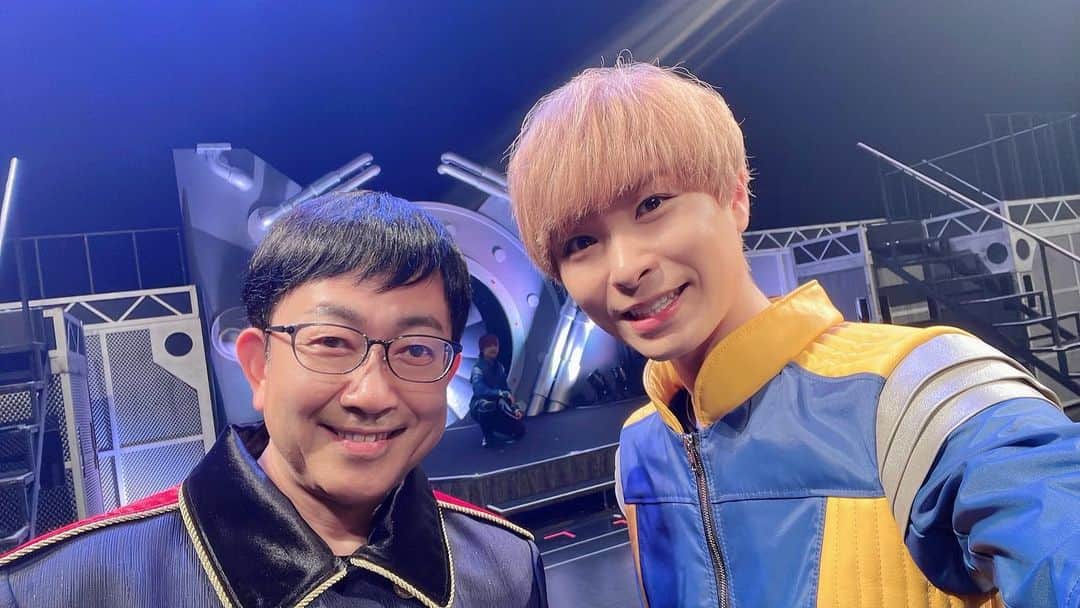 上村祐翔さんのインスタグラム写真 - (上村祐翔Instagram)「「天穹のラビアス」Aチーム✨ 素敵な役者さんが揃った和やかな座組でした！ご一緒できて嬉しかったなあ。  日野未来という役どころを任せていただけたのも含めて、素敵な20代最後のリーディングライブとなりました！ 終わってしまうの寂しいですが、明日のBチームもぜひ見届けてください🫡  ちょいちょい見切れてる人面白い😏 吉野さんとは公演後の晴れやかな笑顔で！ 座長は相変わらずデカくて怖くて優しい！ 思い出たくさん✨ お疲れ様でした🫡」10月14日 21時49分 - u_yuto.pan