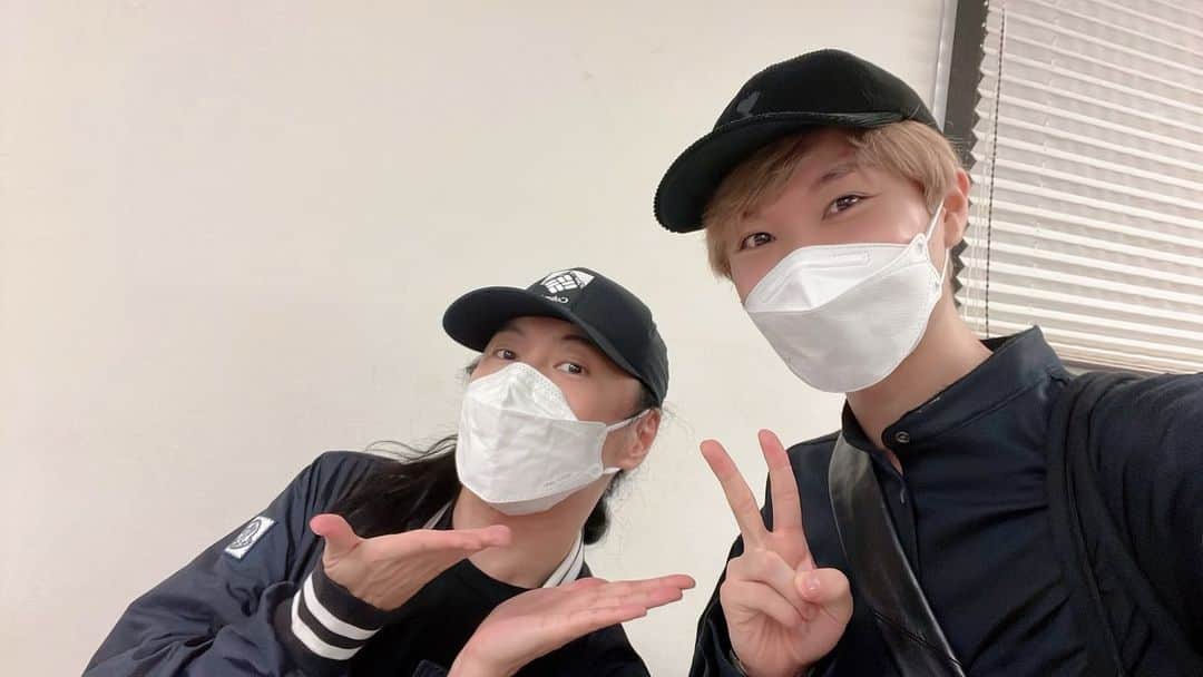 上村祐翔さんのインスタグラム写真 - (上村祐翔Instagram)「「天穹のラビアス」Aチーム✨ 素敵な役者さんが揃った和やかな座組でした！ご一緒できて嬉しかったなあ。  日野未来という役どころを任せていただけたのも含めて、素敵な20代最後のリーディングライブとなりました！ 終わってしまうの寂しいですが、明日のBチームもぜひ見届けてください🫡  ちょいちょい見切れてる人面白い😏 吉野さんとは公演後の晴れやかな笑顔で！ 座長は相変わらずデカくて怖くて優しい！ 思い出たくさん✨ お疲れ様でした🫡」10月14日 21時49分 - u_yuto.pan