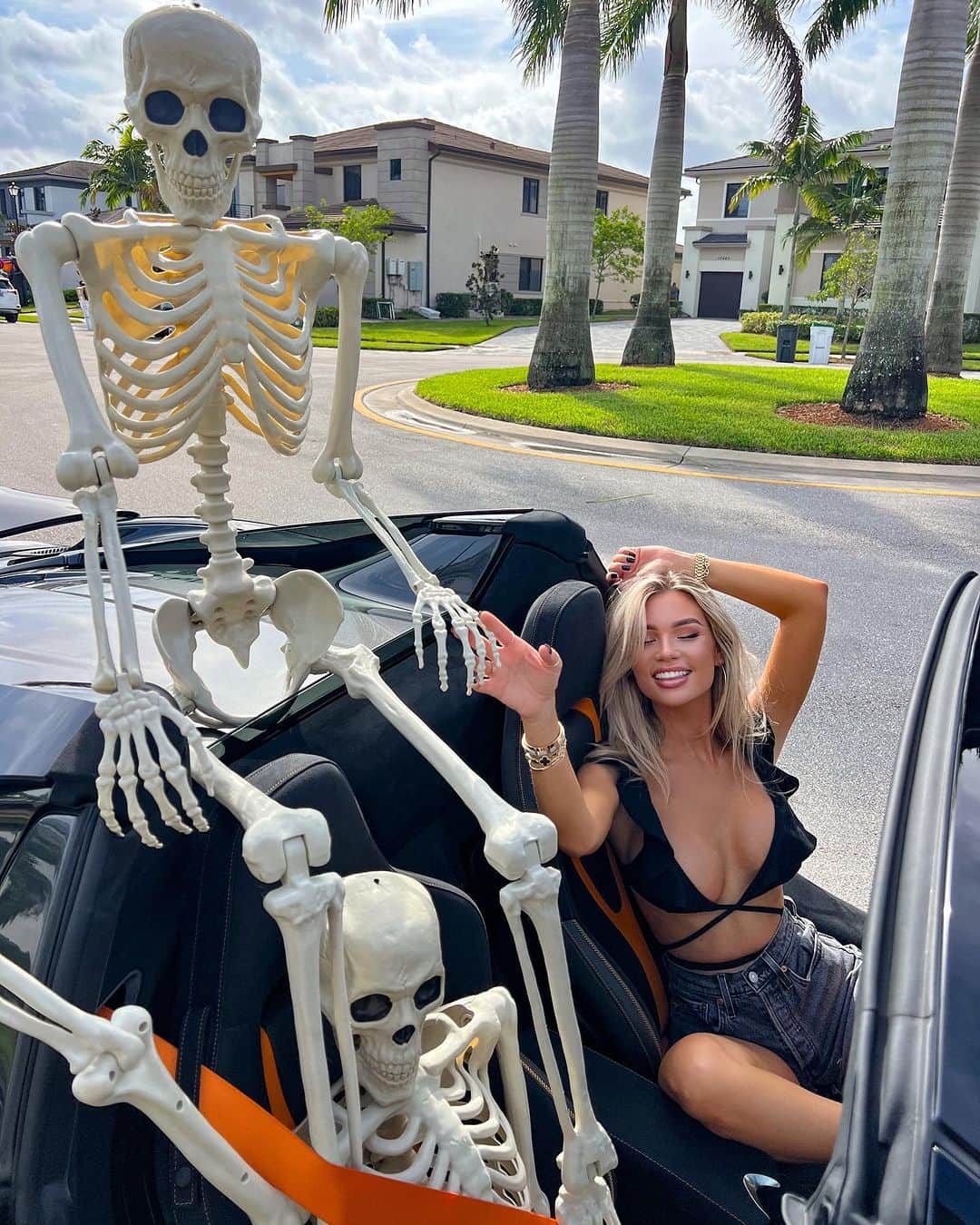 Alexa Collinsのインスタグラム：「made some friends, took them for a ride 💀」