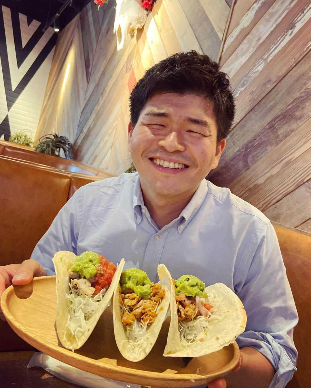 鈴木悠のインスタグラム：「再びの天国🌮🌮🌮🌮🌮🌮🌮🌮🌮 #タコス食べ放題 #天国はここにあった #今回は9個食べました #前回は7個 #また食べ物の投稿 #食欲の秋 #だもの #tacos #ilovetacos  #タンパク質補給」