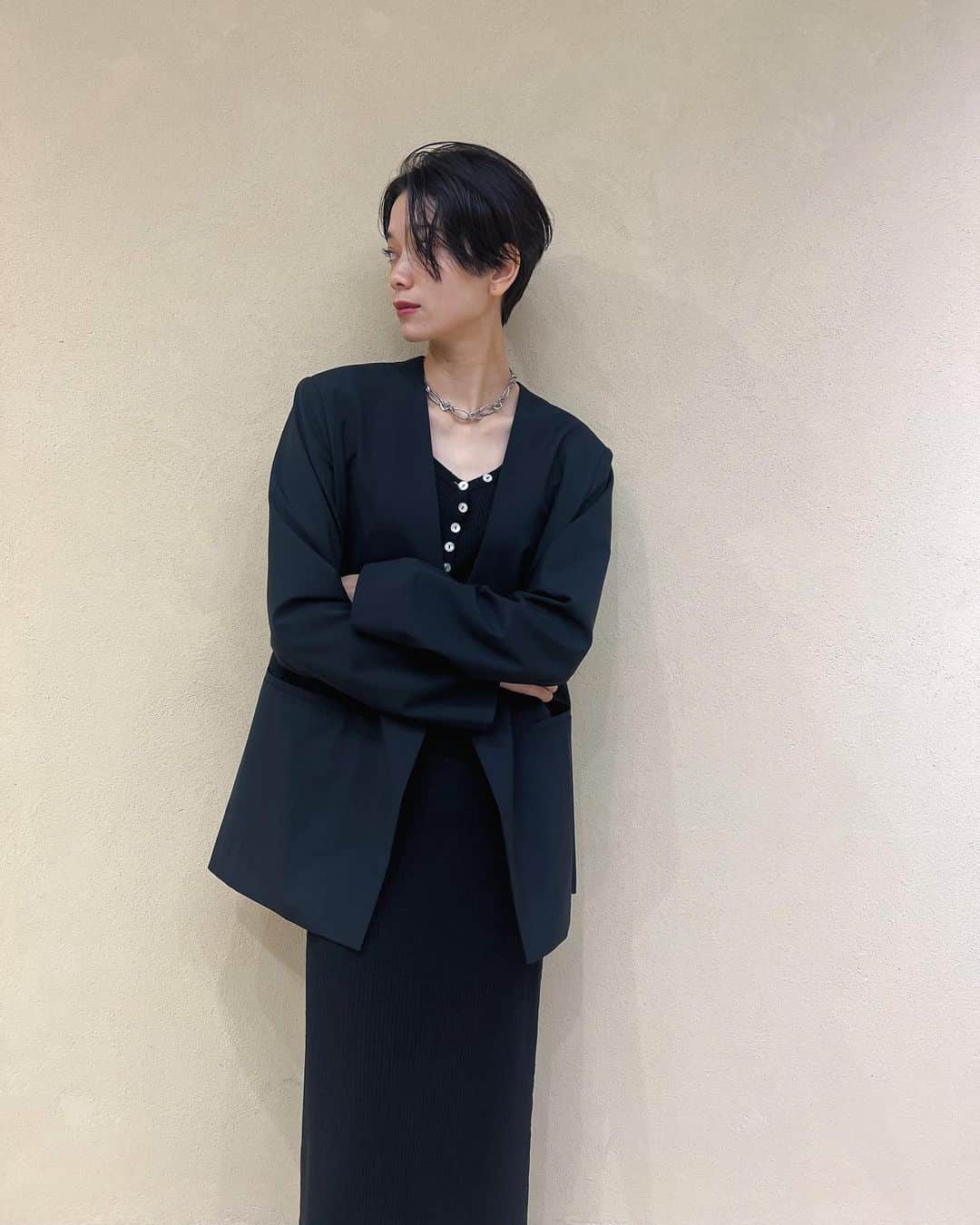 岩本ライラさんのインスタグラム写真 - (岩本ライラInstagram)「大前さんヘアーと私服 写真かと思ったら動画でもう目が泳いじゃってる  いつも @liner_tokyo に行くことが最強に気分転換になっております @kenichi_omae 🥂 本当にいつもありがとうございます！  #キョウノシフク」10月14日 21時57分 - lylaa05