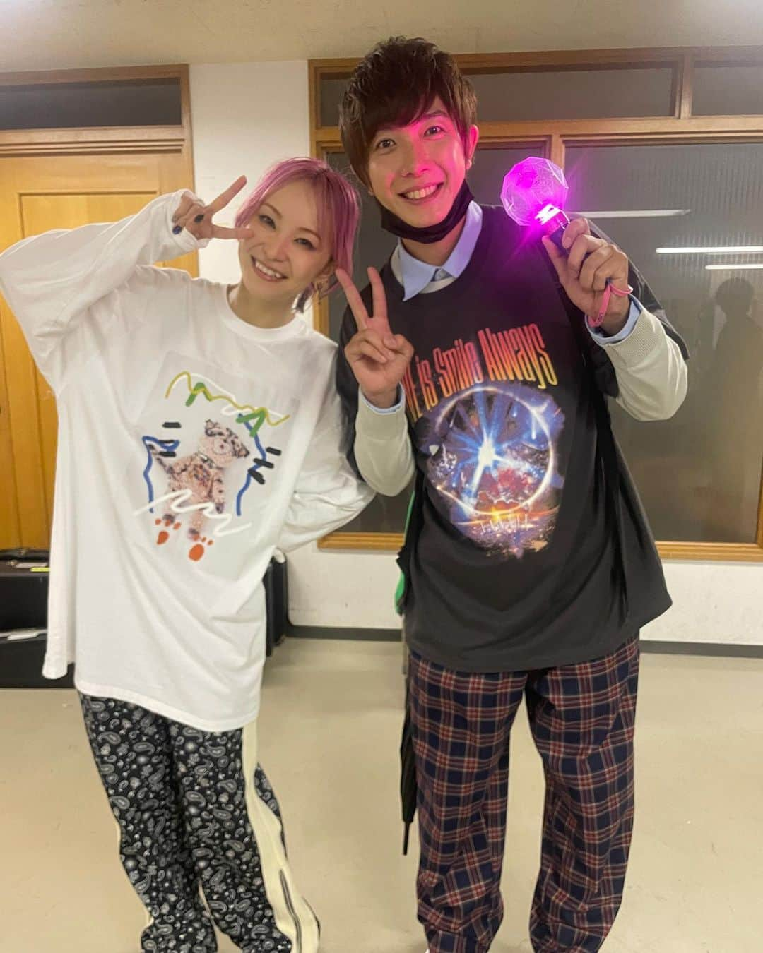 田村侑久のインスタグラム：「今日は関ヶ原のイベント終わりに　#LiSA さんの「LiVE is Smile Always〜LANDER〜」を見にセンチュリーホールに行かせてもらいました！  最初から最後まで楽しかったしお客さんの熱量が凄すぎてすっごいパワーをもらえて 今日もいい日だ✌️になりました🥰  差し入れは鯱もなかさん☺️」