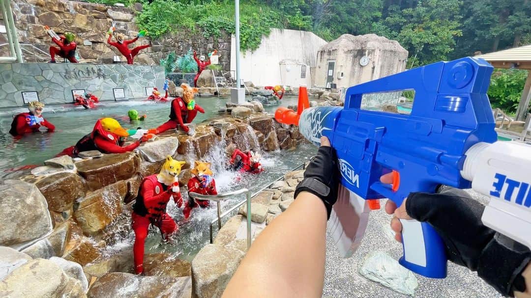 Kamiwaza Trickshotsのインスタグラム：「Nerf War | Amusement Park Battle 49🔫 『ナーフ戦争 | つま恋リゾート彩の郷編』公開🔥  今回の舞台は静岡県の大自然に囲まれたリゾートホテル！！ 温泉や客室、ゴーカートなどの屋外アクティビティを使ったナーフの戦いをお楽しみ下さい😎🔥  @tsumagoi_sainosato  お忙しいなか撮影に全面協力して頂き本当にありがとうございました🙏  @kamiwaza.tomo @nari_kamiwaza @hidetorian  #nerf #nerfwar #nerfgun  #youtube  #つま恋リゾート彩の郷」