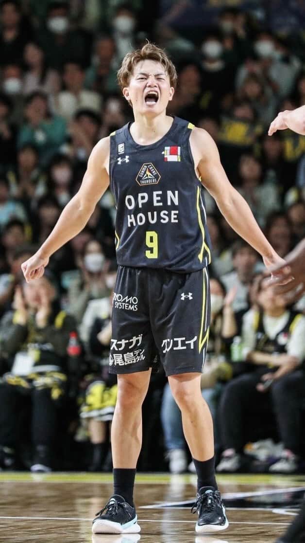 群馬クレインサンダーズのインスタグラム：「𝙏𝙝𝙚 𝙛𝙞𝙧𝙨𝙩 𝙬𝙞𝙣⚡️  #群馬クレインサンダーズ #BEBOLD #Bリーグ #オプアリ」