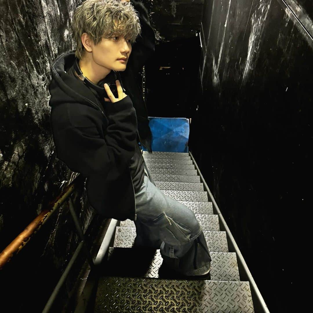瀧澤翼さんのインスタグラム写真 - (瀧澤翼Instagram)「🌫️ 実は銀髪じゃなくてローライト入れただけなんだ。」10月14日 22時17分 - tsubasa_takizawa