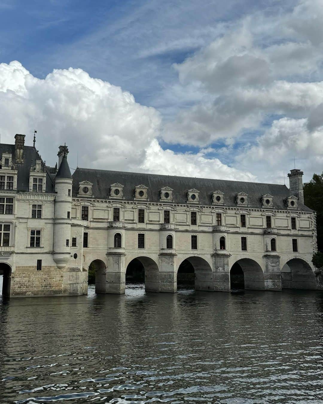 zussaさんのインスタグラム写真 - (zussaInstagram)「憧れのパリ。魅力的な建物の数々。  #新婚旅行#フランス旅行#パリ#街並み#城ツアー」10月14日 22時10分 - niwatorigoya