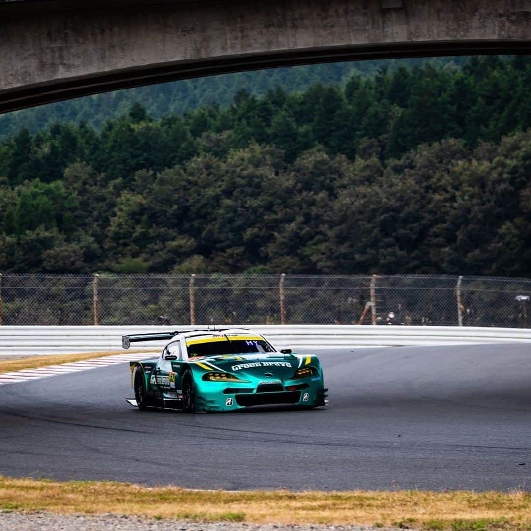 有栖未桜さんのインスタグラム写真 - (有栖未桜Instagram)「SUPERGT Rd.7 オートポリス 予選日🏎🏁 ⁡ 予選日たくさんの応援 ありがとうございました！🫶💚 ⁡ 75kgのサクセスウェイトを積んでの 予選となりましたがさすが速い…！😭✨✨ 今日の予選の結果52号車は 明日の決勝4番手スタートとなります🔥 ⁡ 今回のオートポリスは シリーズチャンピオンをかけての 大事な1戦となります！！！ いい結果を残せるよう 明日も52号車への熱い応援を よろしくお願いします🤘🏻💚💚 ⁡ ⁡ #supergt #埼玉トヨペットgreenbrave #greenbrave #埼玉トヨペットサポーターズ2023  #レースクイーン #rq #コスプレイヤー #ショートカッ党 #ポートレートモデル #有栖未桜 #みおるー沼 #followme」10月14日 22時10分 - miiion_official