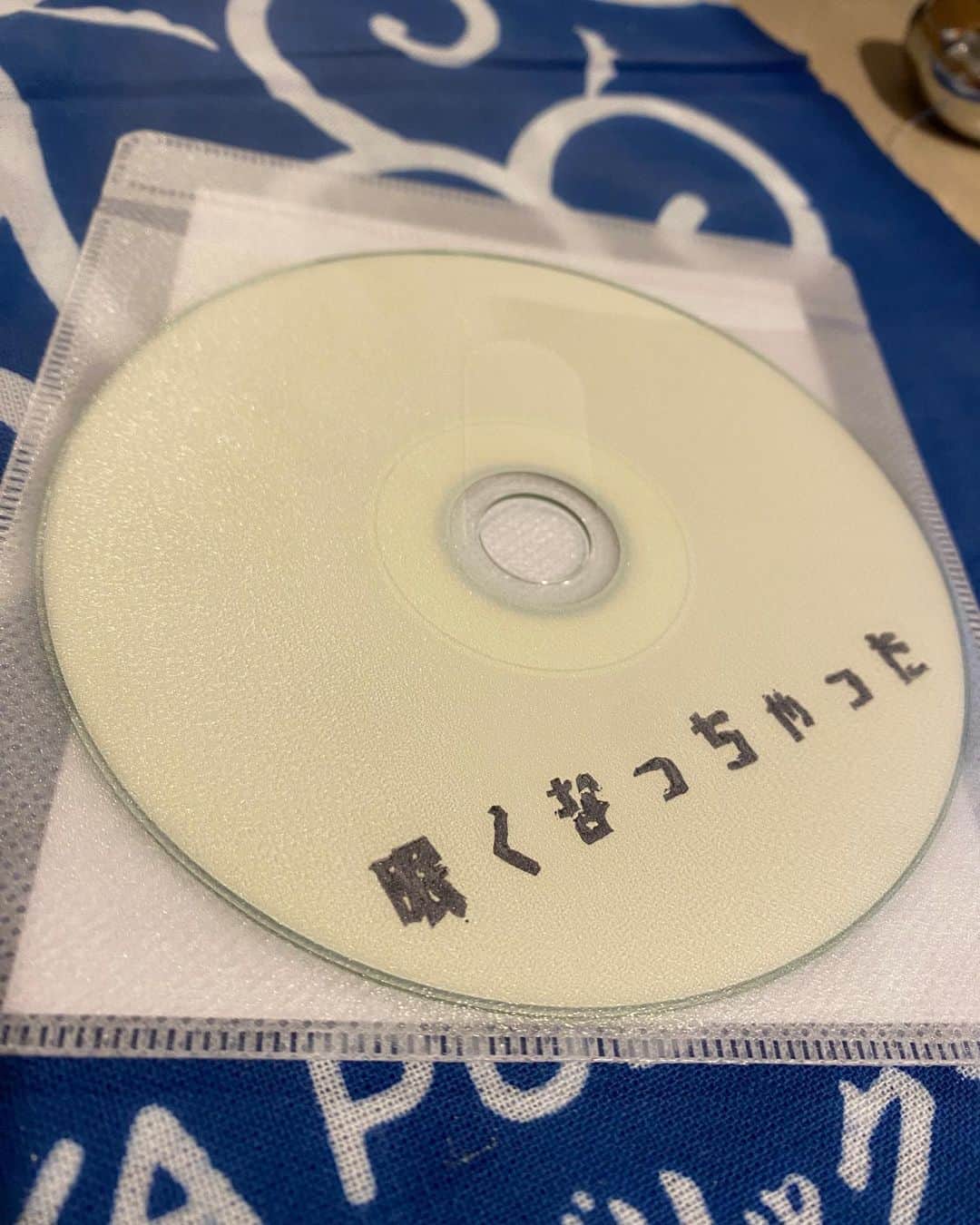 永田崇人のインスタグラム：「本日も #ケムリ研究室 No.3  『#眠くなっちゃった 』  ご来場くださいました皆様ありがとうございました😊  光介さんが、サントラをくださいました。本当に好きな曲ばかりで、ヘビロテしちまいそうです！！楽屋ではみんな口ずさんでいます！！」