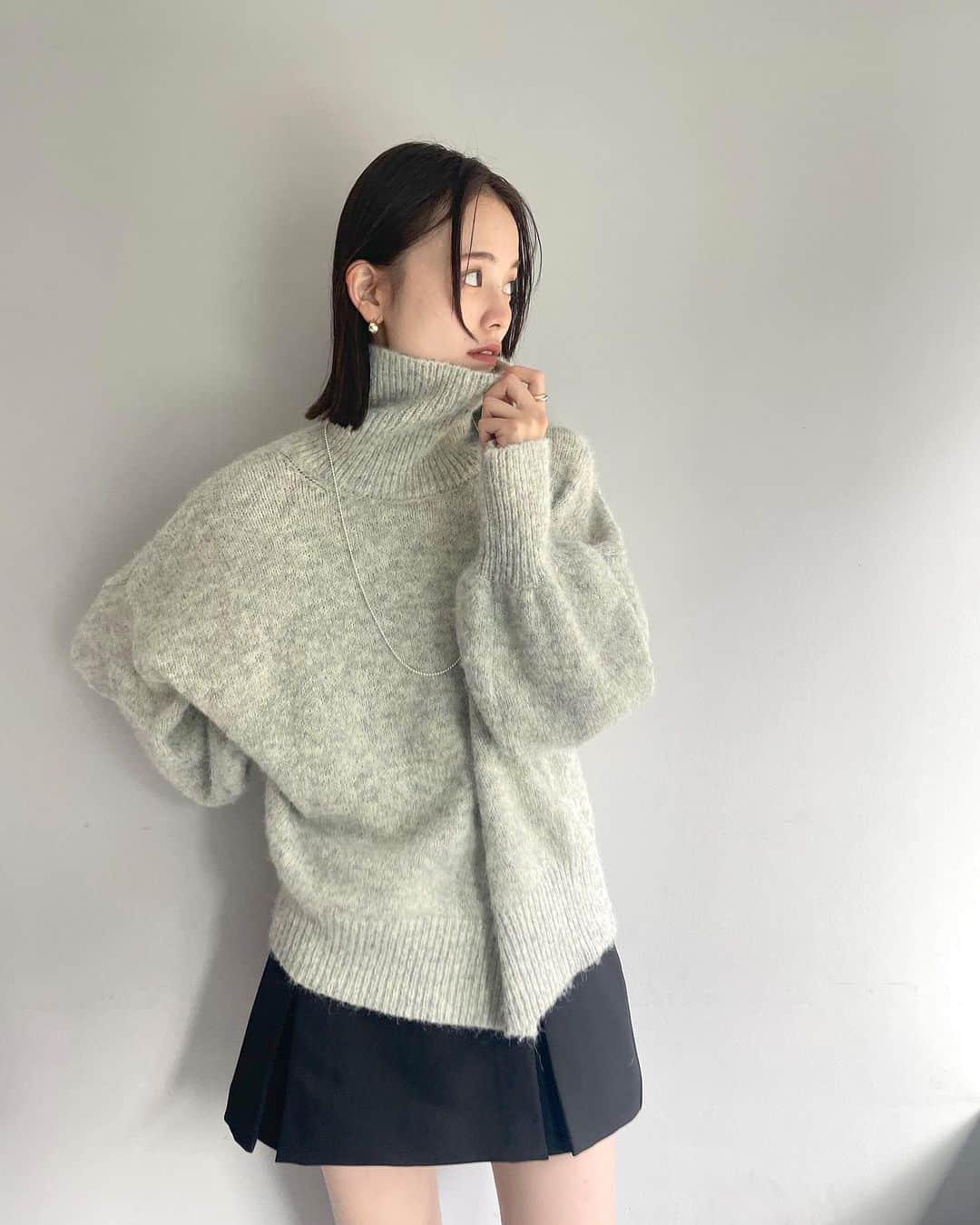 のインスタグラム：「#モヘアライクタートルニット  のグリーンとイエローの色味が絶妙💛💚  この冬絶対欲しいニットがたくさんです☺️  .」