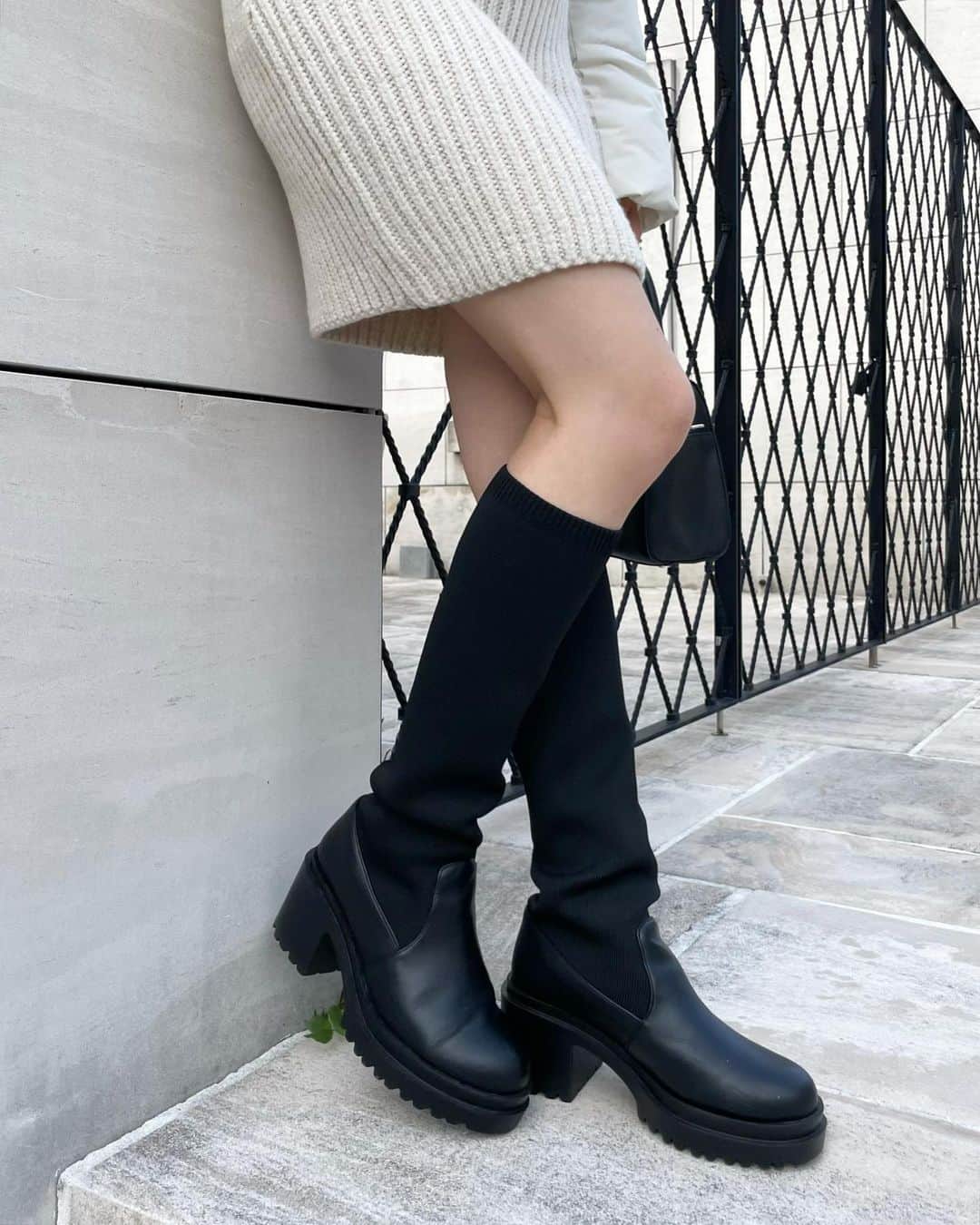 WHO’S WHO Chicoのインスタグラム：「. 【RECOMMEND ITEM】 ㅤㅤㅤㅤㅤㅤㅤㅤㅤㅤㅤㅤㅤソックスロングチャンキーブーツ price：¥ 11,880(tax in) color：グレージュ、ダークブラウン、ブラック、チャーコールグレー size : S、M、L、XL  .　 #Chico #チコ #SalonbyChico  #ロングブーツ　#ソックスブーツ #ロングブーツコーデ  #2023aw #23aw . ※商品ページでは、遅延などの影響も考え納期を少し先に設定させていただいております。 予約商品は商品ページにて記載している納期より早いお届けになる場合がございますので予めご了承くださいませ。」