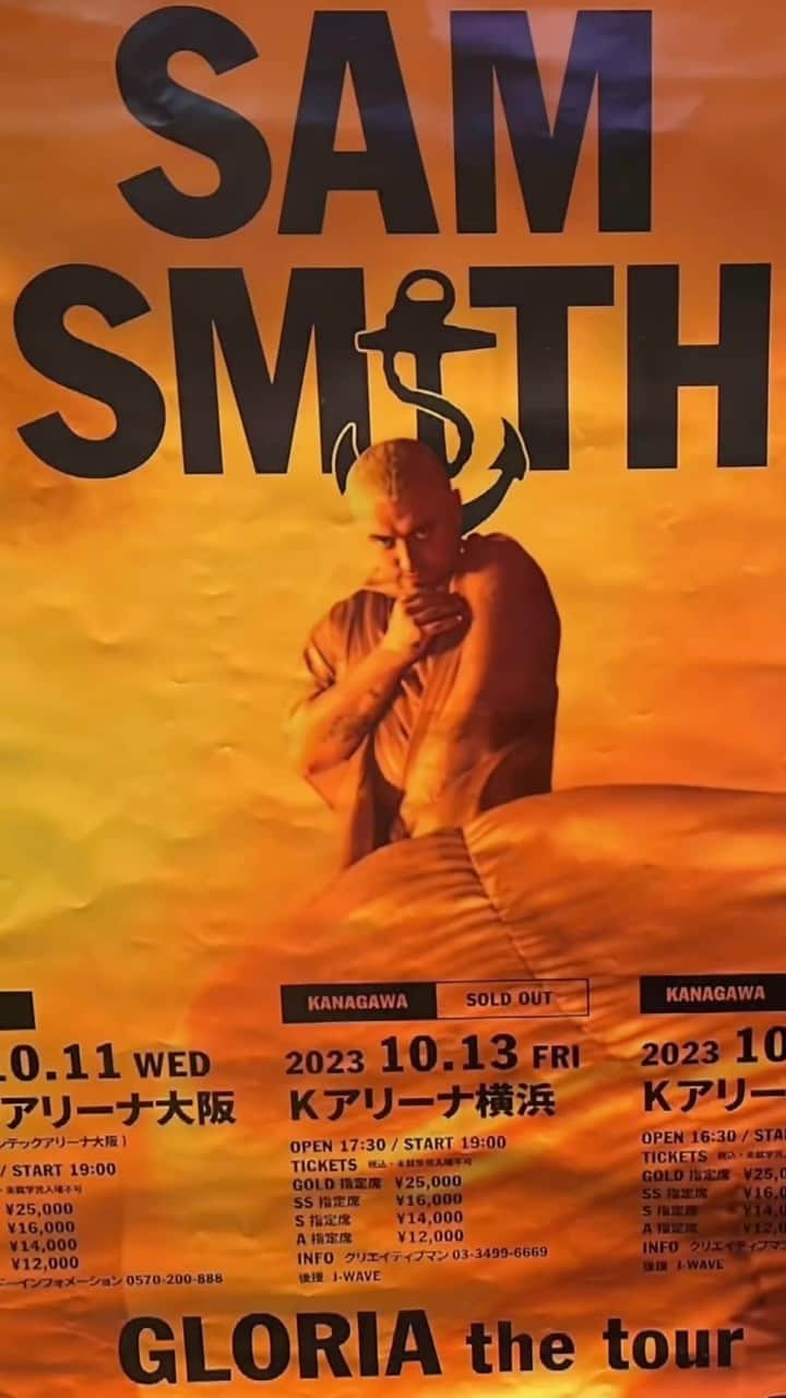 村上シェリーのインスタグラム：「@samsmith   今日また一つ、歳を重ねました✨ 早い、早い！  昨日は同じ10月生まれで誕生日が1週間違いの @lina_1007_ と祝い合い🥂 で #サムスミスライブ  へ〜！！  もーう最高の時間でした🫶🏻  さてと、また新しい歳の叶えたい事リストを書かなくては😆✨  #samsmith #gloriathetour #gloria #サムスミス #サムスミスライブ #beautiful #littlesailors #unholy #dancingwithastranger #samsmithconcert #samsmithlive #サムスミスライブ #kアリーナ横浜 #yokohama 誕生日」