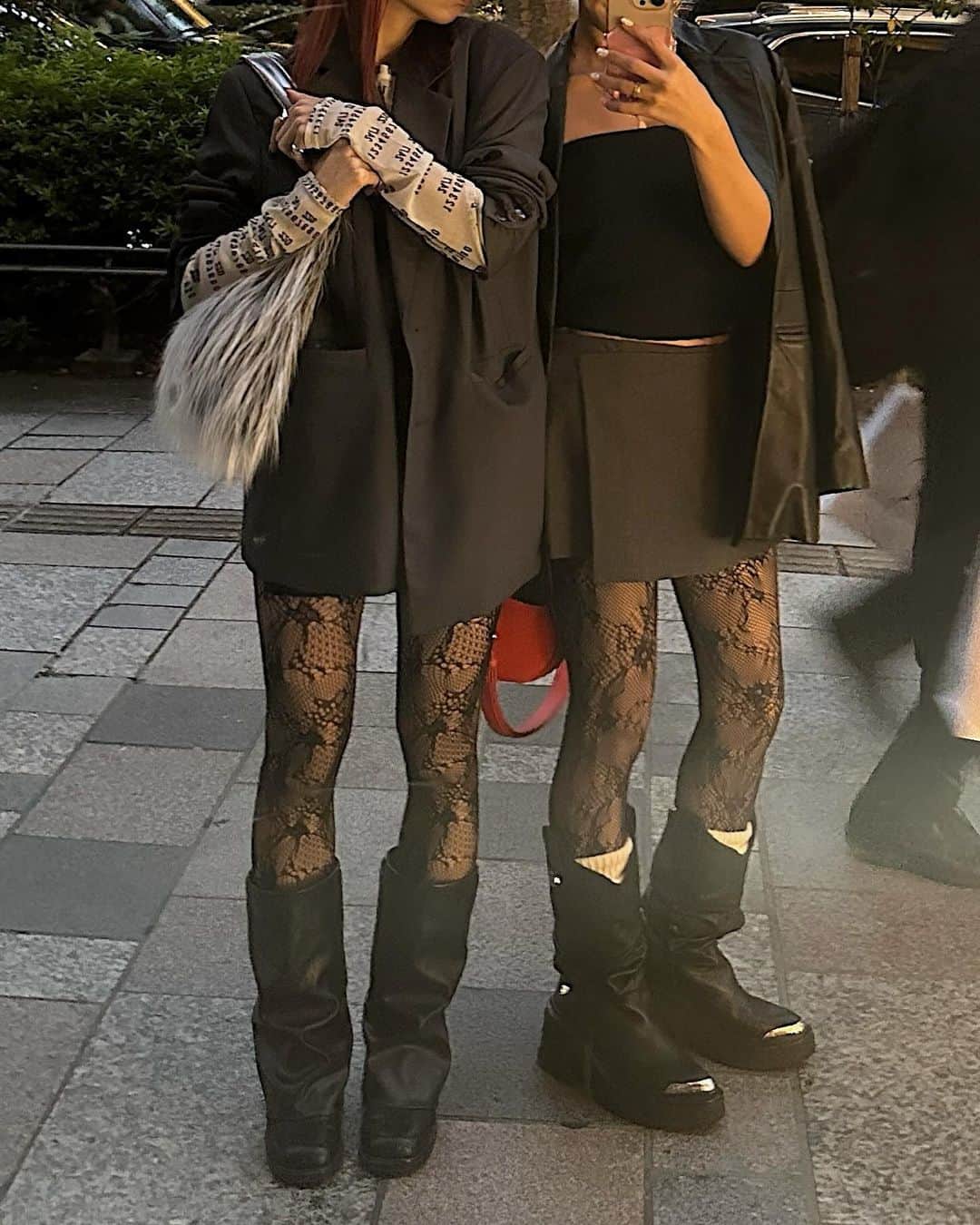 室原彩夏のインスタグラム：「ㅤㅤㅤㅤㅤㅤㅤㅤㅤㅤㅤㅤㅤ ｿﾝﾅｺﾄｱﾙ? 私服ｶﾌﾞﾘｽｷﾞｨ☺️🩷💦 2人ともLAGUAのスコートにレースタイツ😂 ㅤㅤㅤㅤㅤㅤㅤㅤㅤㅤㅤㅤㅤ @marcjacobsjapan  最新コレクションを一足お先に👼🏻❤️‍🔥 シルバーのバッグもボアのバッグも 可愛かったー👽👟 ㅤㅤㅤㅤㅤㅤㅤㅤㅤㅤㅤㅤㅤ #marcjacobs」