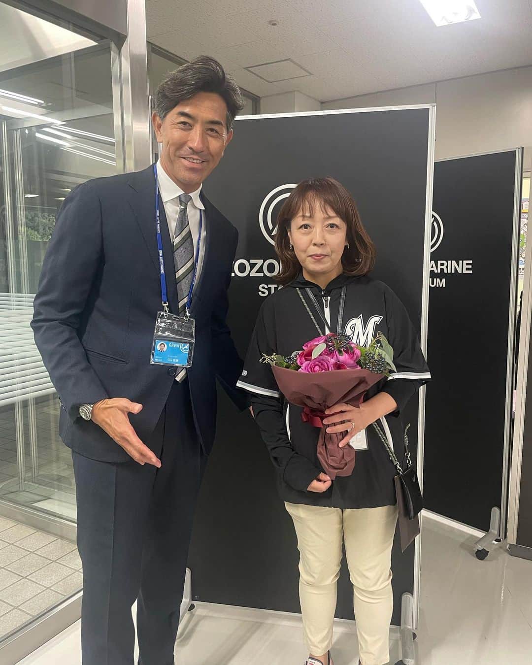 G.G.佐藤のインスタグラム：「CS初解説からの タニホーーーーーーーー！！！  愛をこめて花束を。  でも、ここで引退はさせない このまま下剋上  #谷保さんを日本シリーズへ連れて行こう #みんなでタニホーーーと叫びたい #chibalotte」