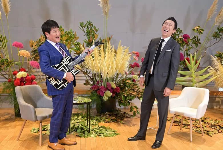 布袋寅泰のインスタグラム：「明日(10/15)22:25から放送のMBS/TBS系「日曜日の初耳学」に出演します。どうぞお見逃しなく!  MBS/TBS系全国ネット 「日曜日の初耳学」 10月15日(日）22:25～ 番組HP: https://www.mbs.jp/mimi/  #布袋寅泰 #林修 #日曜日の初耳学」