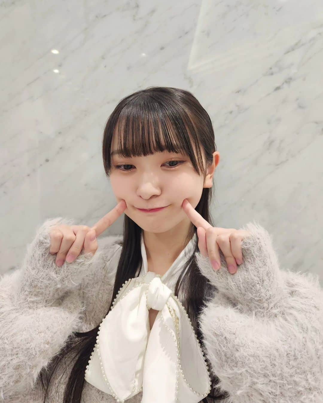 のインスタグラム：「オンラインお話し会の私服♡ #akb48 #17期研究生 #山﨑空」