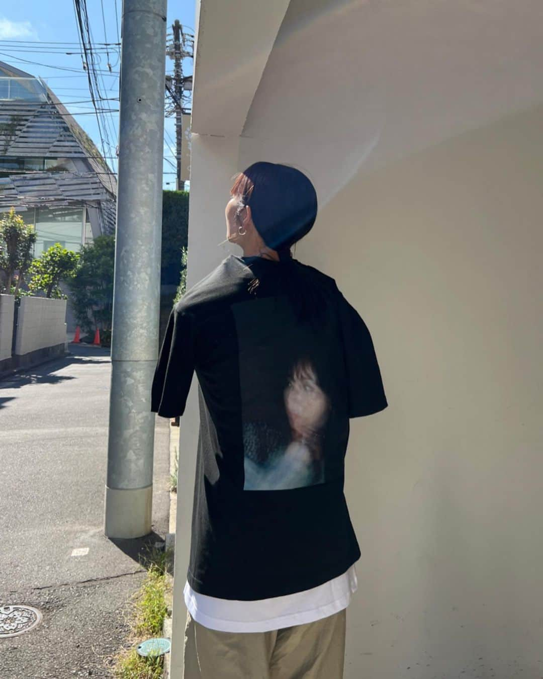 前田悠雅さんのインスタグラム写真 - (前田悠雅Instagram)「生誕グッズが完成したよ〜🍨  Tシャツは皆さんのご要望にお応えして大きめに作りました☺︎ 思ったよりもかなり大きくなりまして、161cmの私でお尻が隠れ切る位にダボっと着れます！  普段から沢山着て欲しかったので、goods感寄りな白と、 もはや私なのかすらも怪しいので何処でも着られそうな黒の 2色展開になっています✌︎✨  是非色褪せるまで着古して下さいませ🌾🦔  (生誕goodsはバーイベ会場限定販売となります。お買い求めお忘れ無く🫨)」10月14日 22時36分 - ygm1019