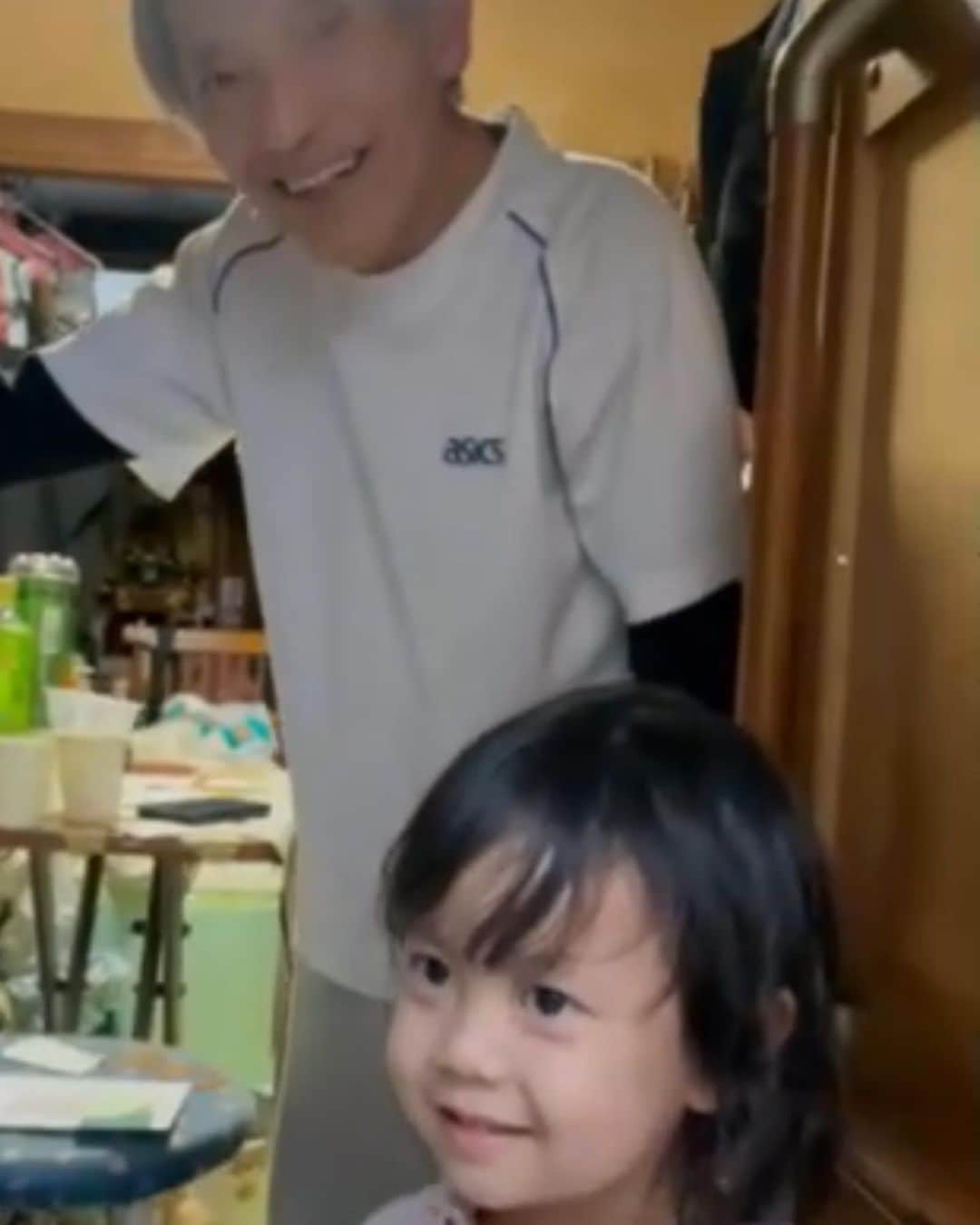 アキラ・コンチネンタル・フィーバーのインスタグラム：「👴👧 #娘と休日デート」