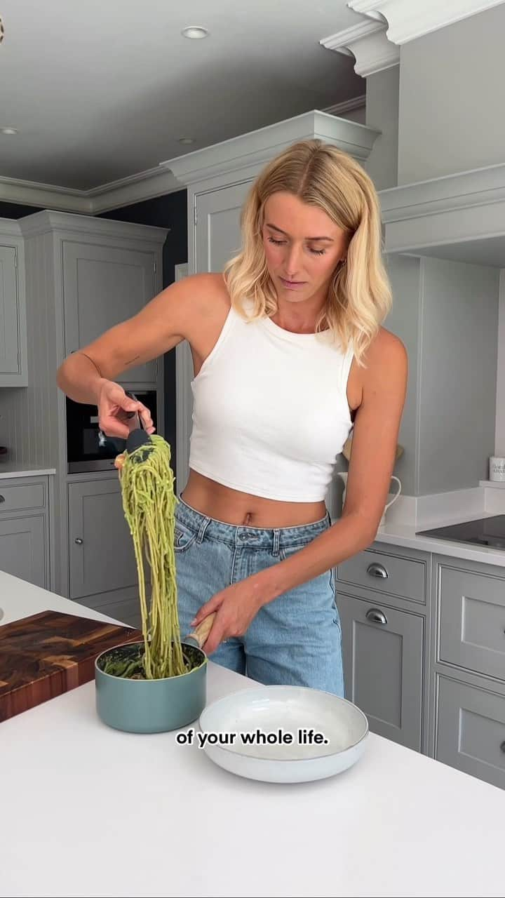 Zanna Van Dijkのインスタグラム：「I don’t know who needs to hear this, but a big bowl of pasta is good for your soul 🍝  #soulfood #pastaislife #findingbalance #fckdietculture」