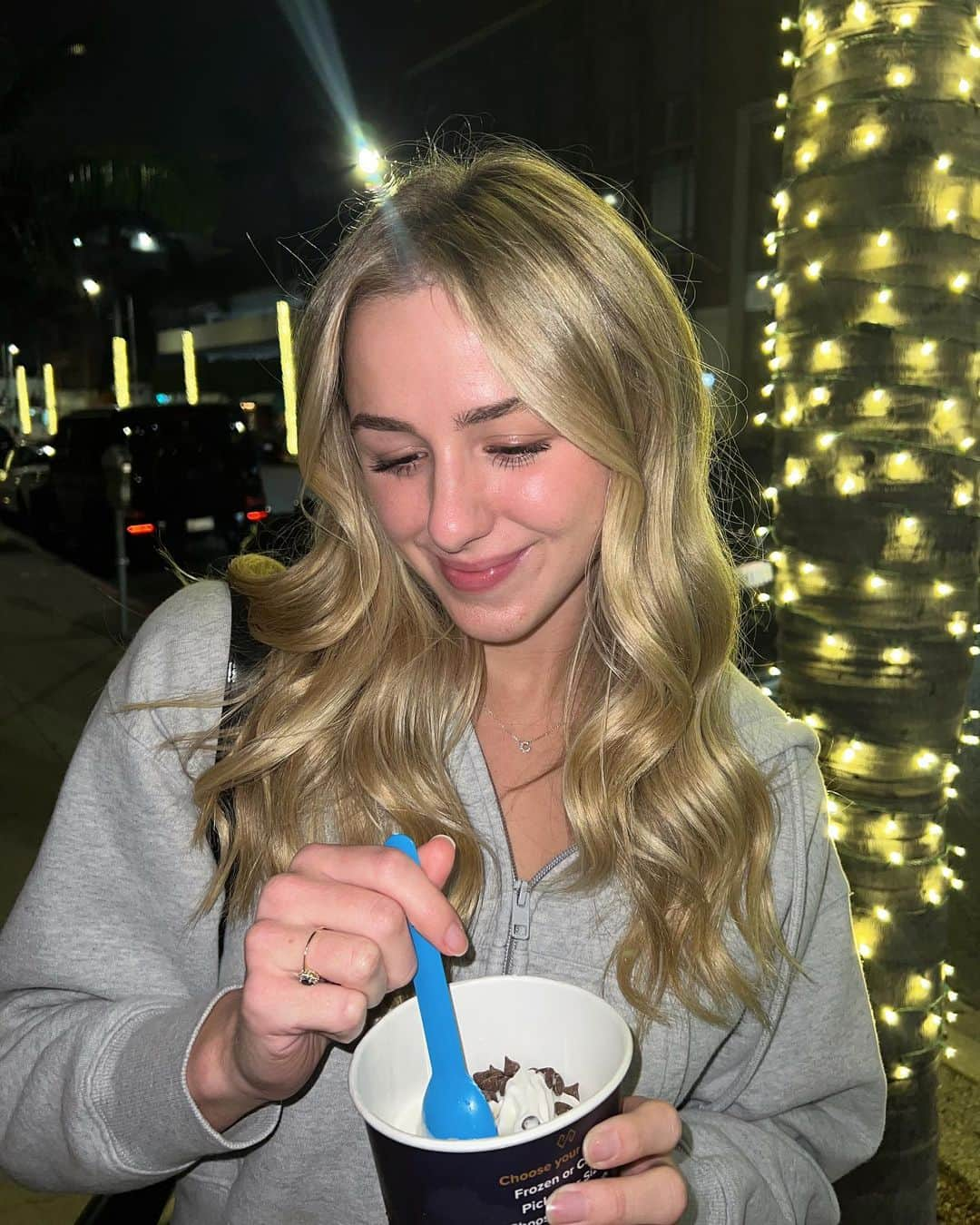 クロエ・ルーカジアックさんのインスタグラム写真 - (クロエ・ルーカジアックInstagram)「My new favorite dessert spot 🖤」10月15日 4時16分 - chloelukasiak