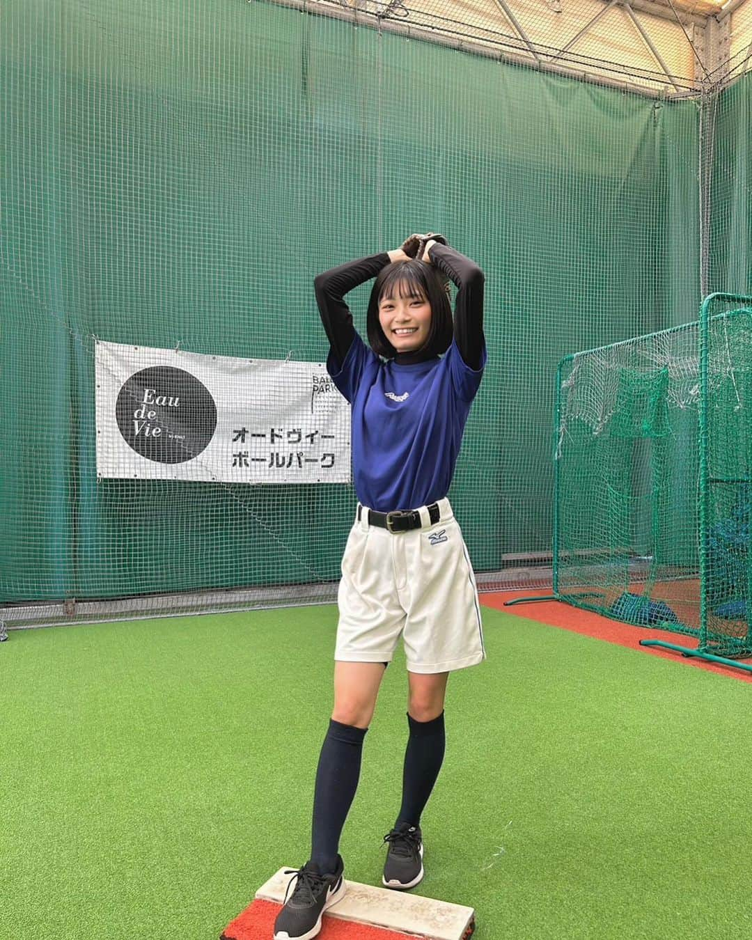 日高里緒さんのインスタグラム写真 - (日高里緒Instagram)「お知らせ  なんと！ めちゃめちゃ嬉しいお知らせです✨ 野球YouTuber向さんの動画に 出演させていただきました⚾️  ほぼ4年ぶりにこうして本格的に ソフトボールしました！  やっぱり相手がいるピッチングは ほんまに楽しいなぁと改めて思いました！  向さんをはじめたまきさん、ゆーぽんさん むらさわさんみなさん本当にお優しくて… とっても楽しい撮影でした！！！  画面越しでもりおのわくわくぶりが 伝わってるんじゃないかなと思います！笑  このあと３日間ぐらい筋肉痛でした…笑  ほんまに楽しかった！！！ またやりたい！！！  前編後編と公開されるみたいなので 是非楽しみにしていてくださいっ！⚾️  また出演できますように！⚾️🔥  #野球 #ソフトボール #ピッチング」10月14日 22時45分 - rio_hidaka