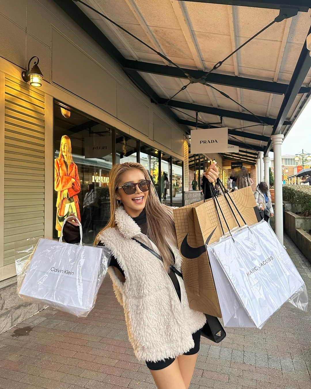 加藤美佳さんのインスタグラム写真 - (加藤美佳Instagram)「久しぶりのアウトレットで トレーニング用品買い占めてきた🛍️ これでまたトレーニングもちべ上がる🌈笑 そんでアウトレット来たからには 買っていきたい鞄も @marcjacobs でゲットしてきた🌈 基本物欲あんまりないけど たくさんゲットできて満足！！ #アウトレット #御殿場」10月14日 22時48分 - katomika1212