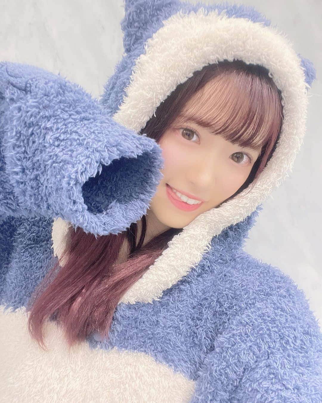 武藤小麟のインスタグラム：「. ポケモンスリープ×gelato pique カビゴンパジャマ😴🌠  着心地も最高すぎるんだぁ💭   #おりんとポケモン   #pokemon #pokémon #gelatopique #ポケモン #カビゴン  #ルームウェア  #ジェラピケ  #パジャマ」