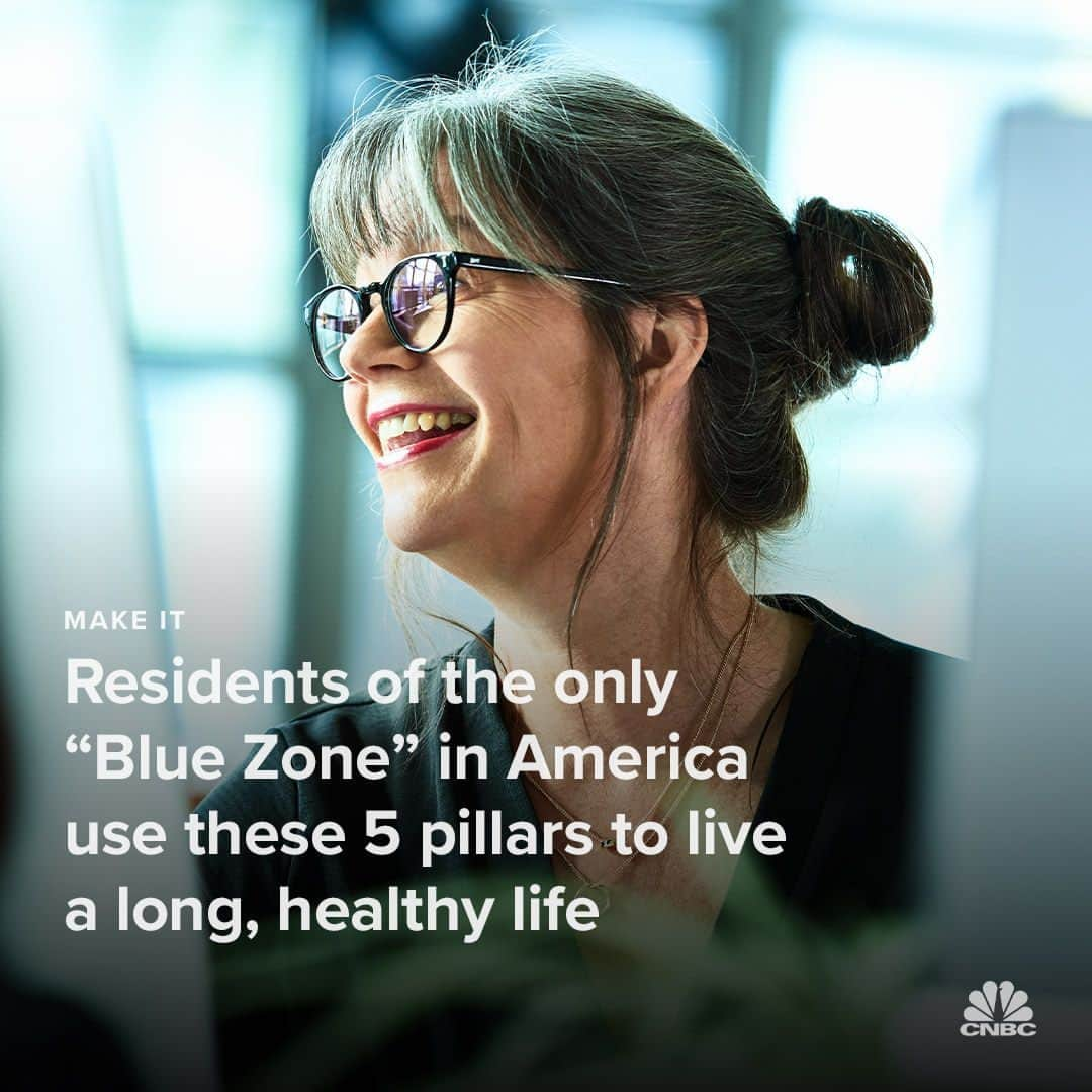 CNBCのインスタグラム：「Of the five blue zones in the world — areas with the longest-lived people and the highest life expectancies — only one is in the U.S.  Loma Linda, CA is the only blue zone in America, and is the home of a Seventh-day Adventist community of over 9,000 people. Adventists in Loma Linda tend to live up to 10 years longer than the average American.  Link in bio to see the 5 pillars that residents of Loma Linda use to live long, healthy lives. (with @CNBCMakeIt)」