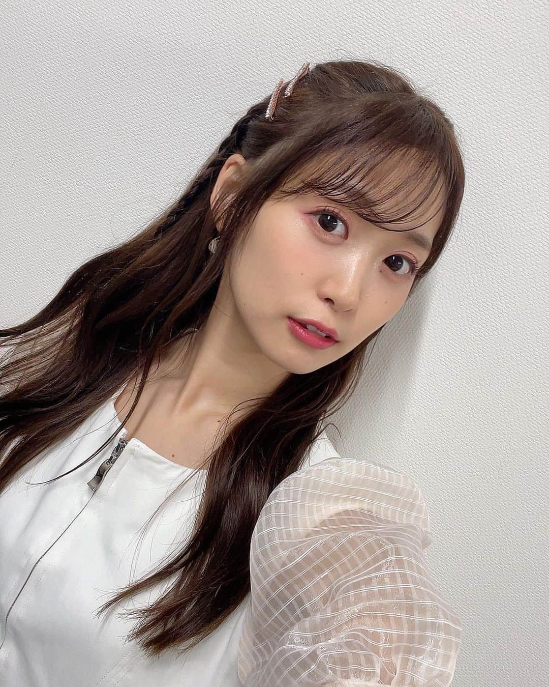 芹澤優さんのインスタグラム写真 - (芹澤優Instagram)「🎮  昨日放送された『アニゲーイレブン』のお衣装ですよ！  可愛いの伝道師になりました！  かおりんちゃん なんだかちっこくておもろくて不思議可愛い生命体だった！ふしかわ！！！❤️  スタイリスト @shingo_tsuno   トップス @emiriawiz_official   #今日アフレコで #羊の鳴き声たくさんやったら #ラムたべたくなって #ひとりうーばーした #今すっごくラム臭いです」10月14日 22時53分 - seriko_is_no.1