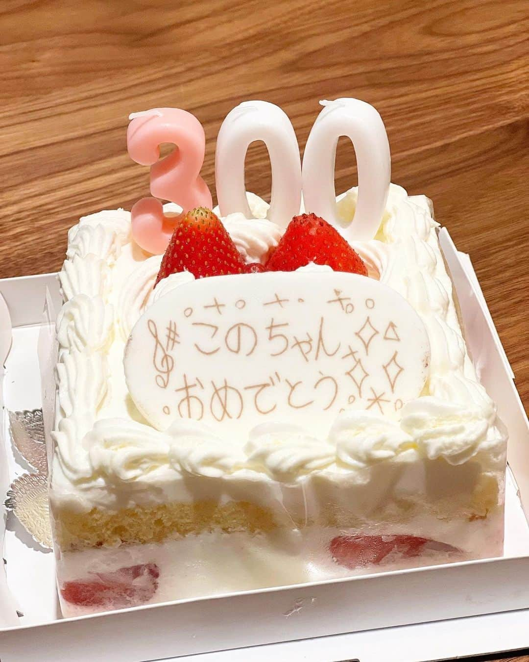 松田好花さんのインスタグラム写真 - (松田好花Instagram)「ㅤ 「クイズ！あなたは小学5年生より賢いの？」にて、最終問題リベンジ達成しました！  救済で助けてくれた小学生のみんなが終わった後に笑顔いっぱいで話しかけにきてくれて、とっても温かい気持ちになれました。。本当にありがとう！！  沢山の方にお祝いしていただけて嬉しい気持ちでいっぱいです！ありがとうございます！ マネージャーさんからも300のロウソク付きのケーキを頂きました🎂300歳のお祝いみたいだねって盛り上がりました笑  キッチンカーを出す夢も叶えられて、最高の思い出になりました！  #yahostagram  #日向坂46 #松田好花   #小5クイズ #ありがとうございました」10月14日 23時08分 - matsudakonoka.yahos