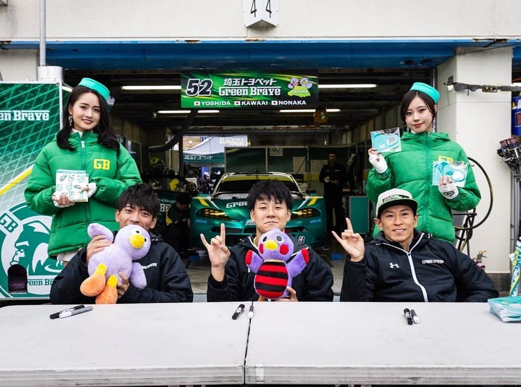 五十嵐みさのインスタグラム：「. SUPER GT Rd.7 オートポリス戦🏎 予選日お疲れ様でした！ . 52号車は見事川合選手がQ1を突破し、吉田選手がQ2を4番手で終えました🏁✨ . 現在シリーズランキングトップの埼玉トヨペットは、シリーズチャンピオンを獲得するにも、今回のレースがとっても重要なので今日の予選もドキドキでした🥺 明日の予選はしっかりとポイントをとれますように🙏 . また今回は野中選手も加わり、3名体制となるためチームワークも見どころですね👀✨ 引き続き52号車の応援をよろしくお願いします💚 . #SUPERGT#埼玉トヨペット#greenbrave#スーパーgt#オートポリス#サーキット#モータースポーツ#レース#レースクイーン##racequeen#コスチューム#埼玉トヨペットサポーターズ#grsupra#52号車#ポートレート#一眼レフ」