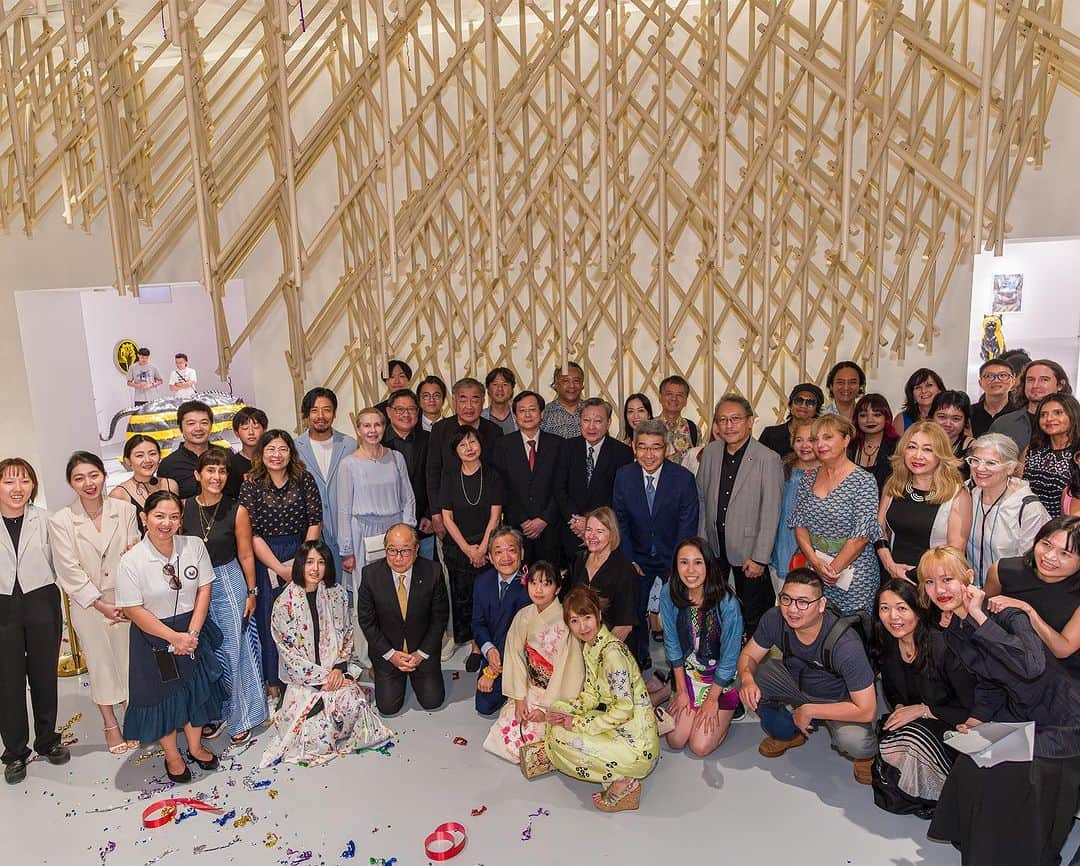 小松美羽さんのインスタグラム写真 - (小松美羽Instagram)「We want to express our heartfelt gratitude to our cherished visitors, the dedicated media professionals, and esteemed curators who made our grand opening a truly special and memorable day. Your support and enthusiasm mean the world to us 🙏  At Whitestone Gallery, we’re committed to curating a diverse array of artworks from both established and emerging artists worldwide, who continually challenge conventions and expand the boundaries of artistic expression.  Don’t miss our exciting exhibitions and stay tune for more upcoming events: ▍‘𝗦𝗲𝗻𝘀𝗲 𝗼𝗳 𝗦𝗮𝗰𝗿𝗲𝗱𝗻𝗲𝘀𝘀’ by Miwa Komatsu (@miwakomatsu_official) 📅 Exhibition Period: October 14, 2023 - December 17, 2023  ▍ ‘𝗔𝗻 𝗜𝗻𝘁𝗿𝗼𝘀𝗽𝗲𝗰𝘁𝗶𝘃𝗲’ by Ronald Ventura (@ronaldventurastudio) 📅 Exhibition Period: October 14, 2023 - January 28, 2024  📍39 Keppel Road, #05-03/06 Tanjong Pagar Distripark, Singapore 089065 • • #whitestonegallery #MiwaKomatsu #RonaldVentura #contemporaryart #artcollector #spiritualart #Singaporeartgallery #WhitestoneGallerySingapore #Mythicalart #hyperrealism #artlovers #artindepth #SenseofSacredness #AnIntrospective #spiritualjourney #etheral #fineart #grandopening #debutshow #surrealism #realism #artexhibitions #debutshow #画廊 #現代アート #白石画廊 #シンガポール」10月14日 23時25分 - miwakomatsu_official