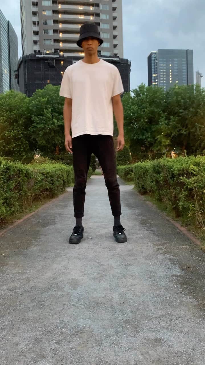 澤井一希のインスタグラム：「練習🚶🏾‍♂️#walking#model#fashionweek#parisfashionweek#milanofashionweek#actor」